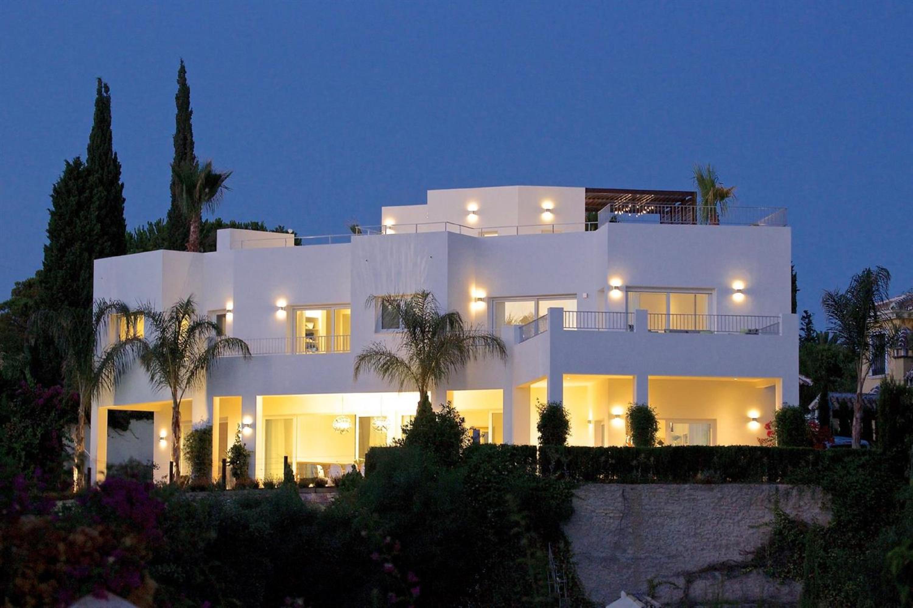 Marbella Vacations - Exquisite Villa Near Beach - Heated Pool - Property Image 23