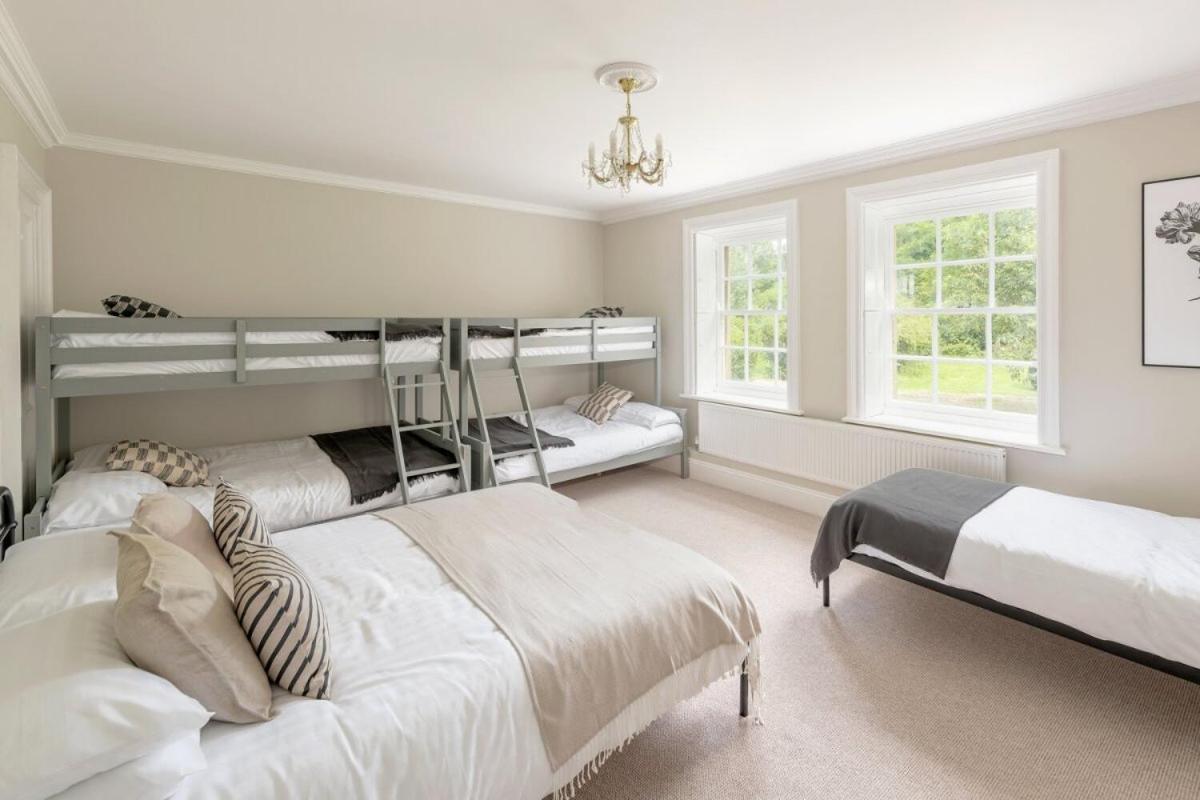 Cotswold Spa House - Country house retreat with indoor swimming pool and hot tub, ideal for large groups view 2