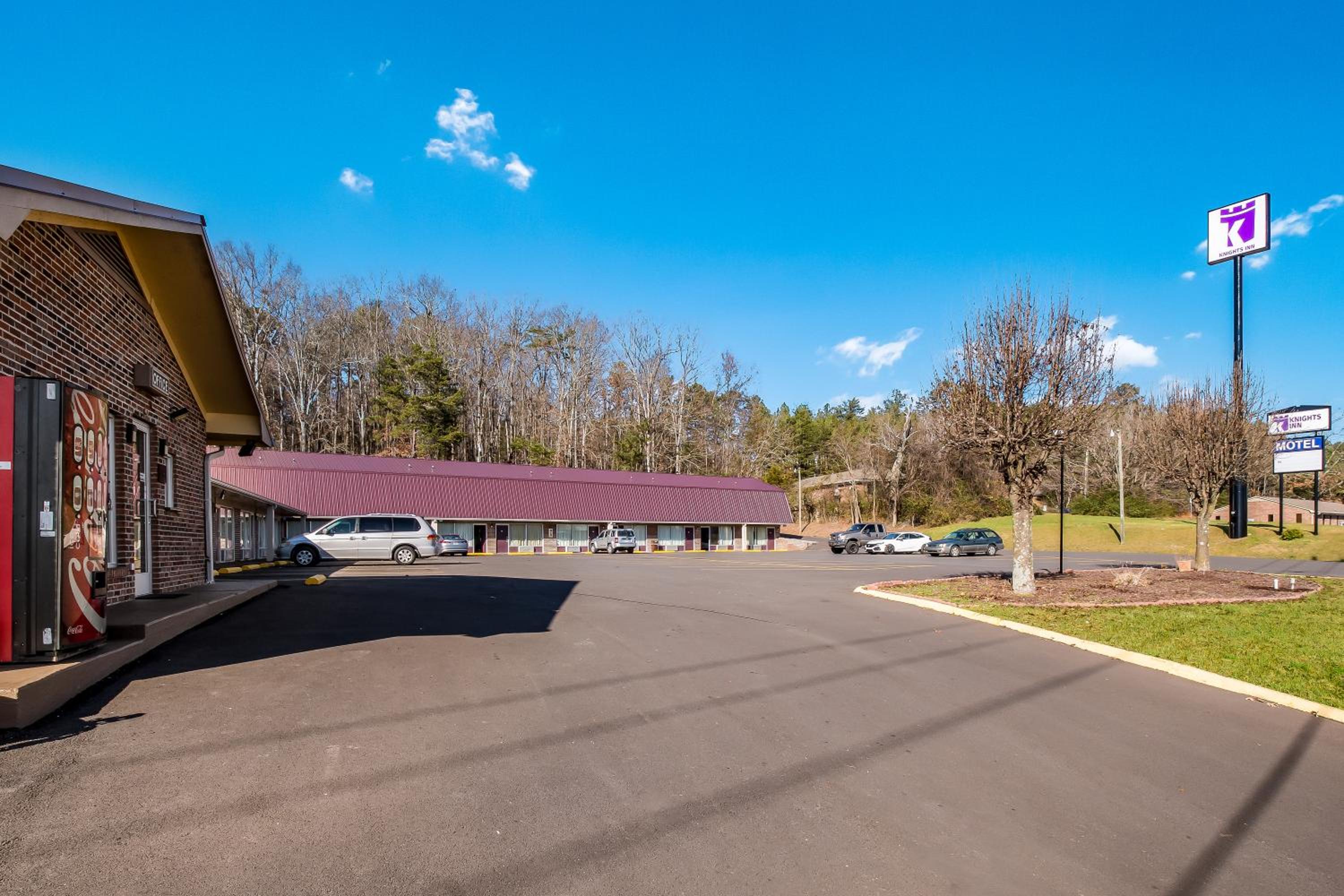 Knights Inn - Cleveland view 2