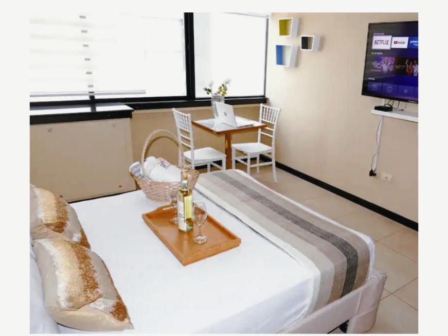 Guayaquil Vacations - Ecusuites Room 44 bellini Gye Santa Ana - Property Image 1