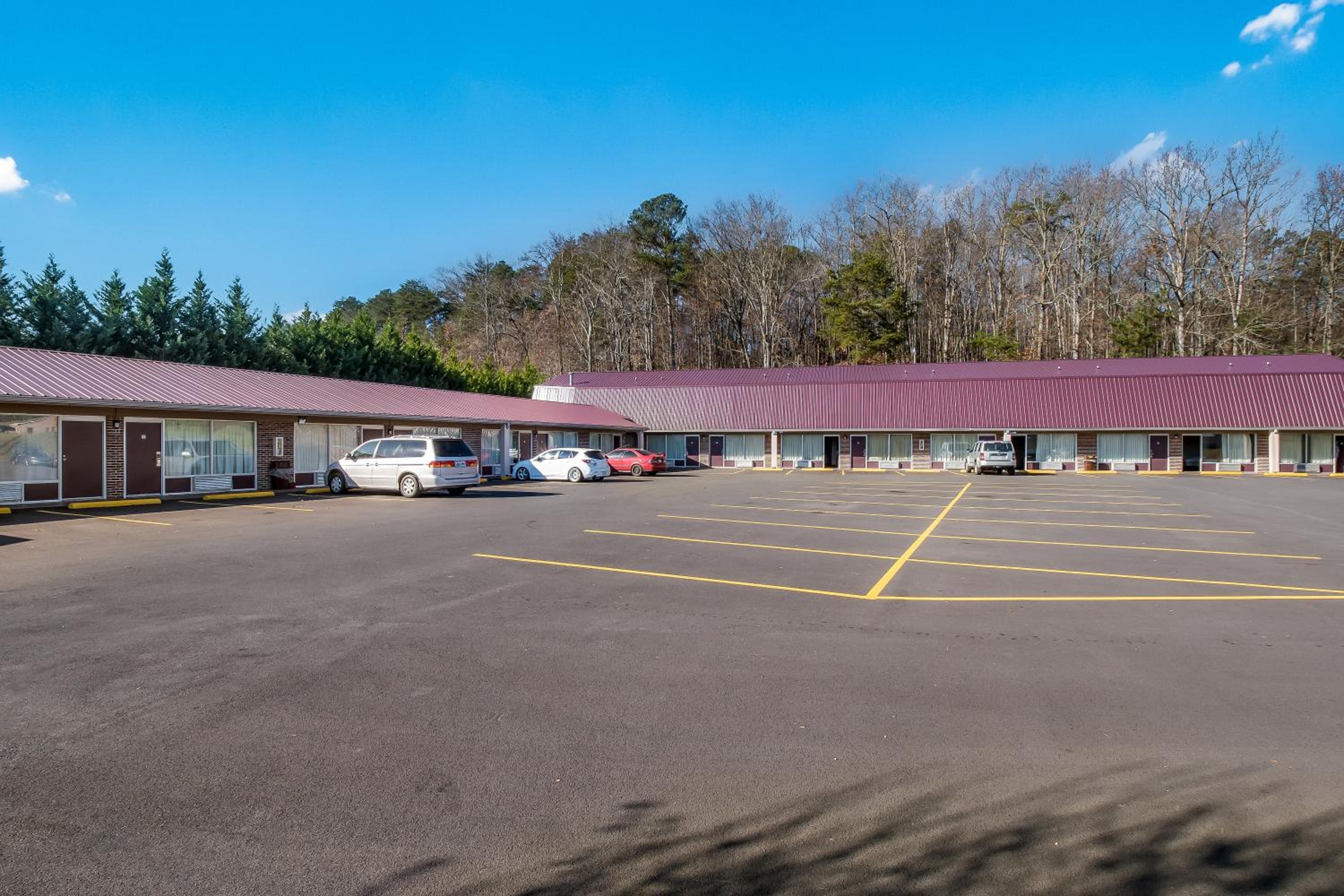 Knights Inn - Cleveland view 5