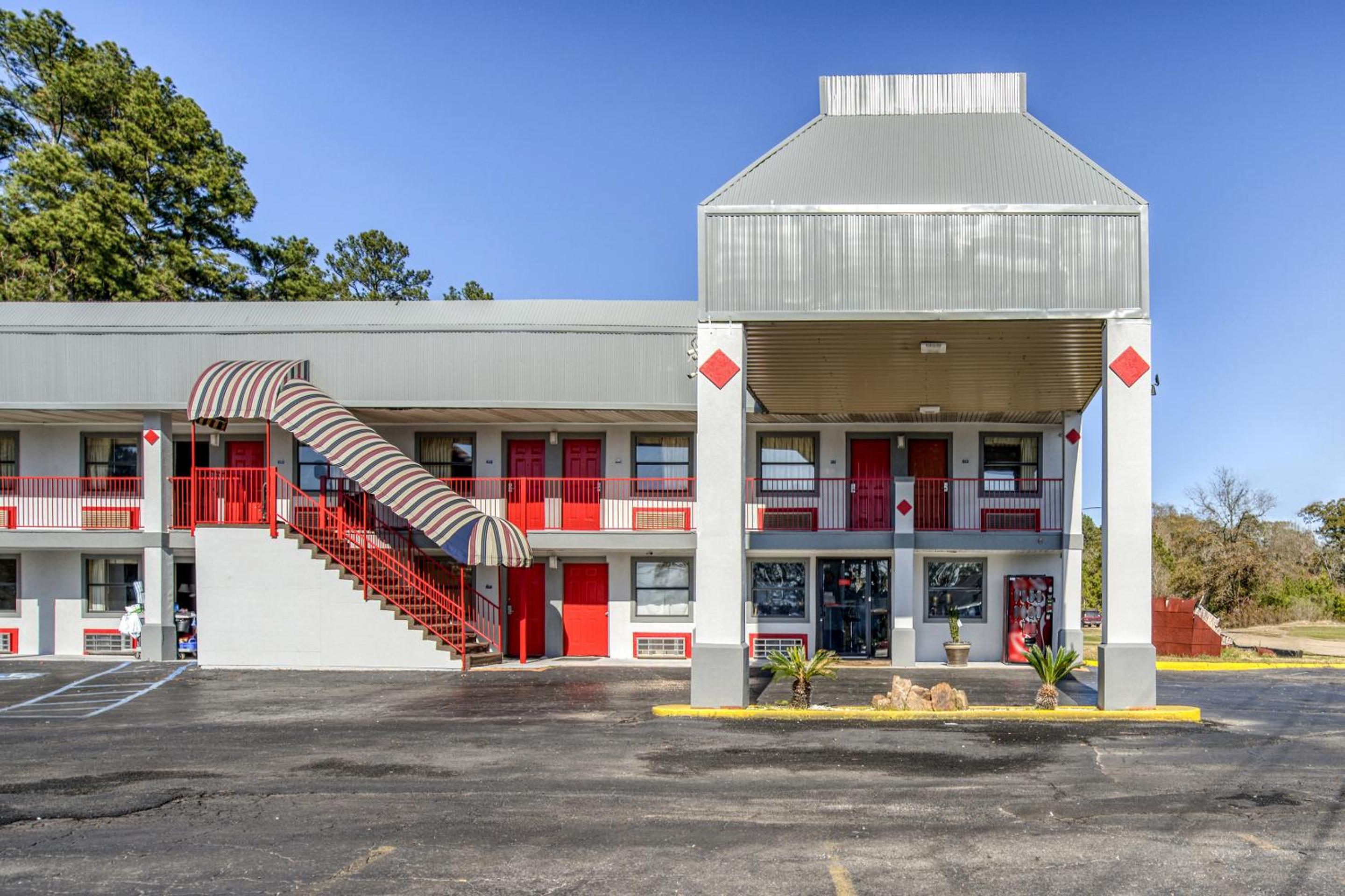 OYO Hotel Pineville LA Hwy 165 view 2