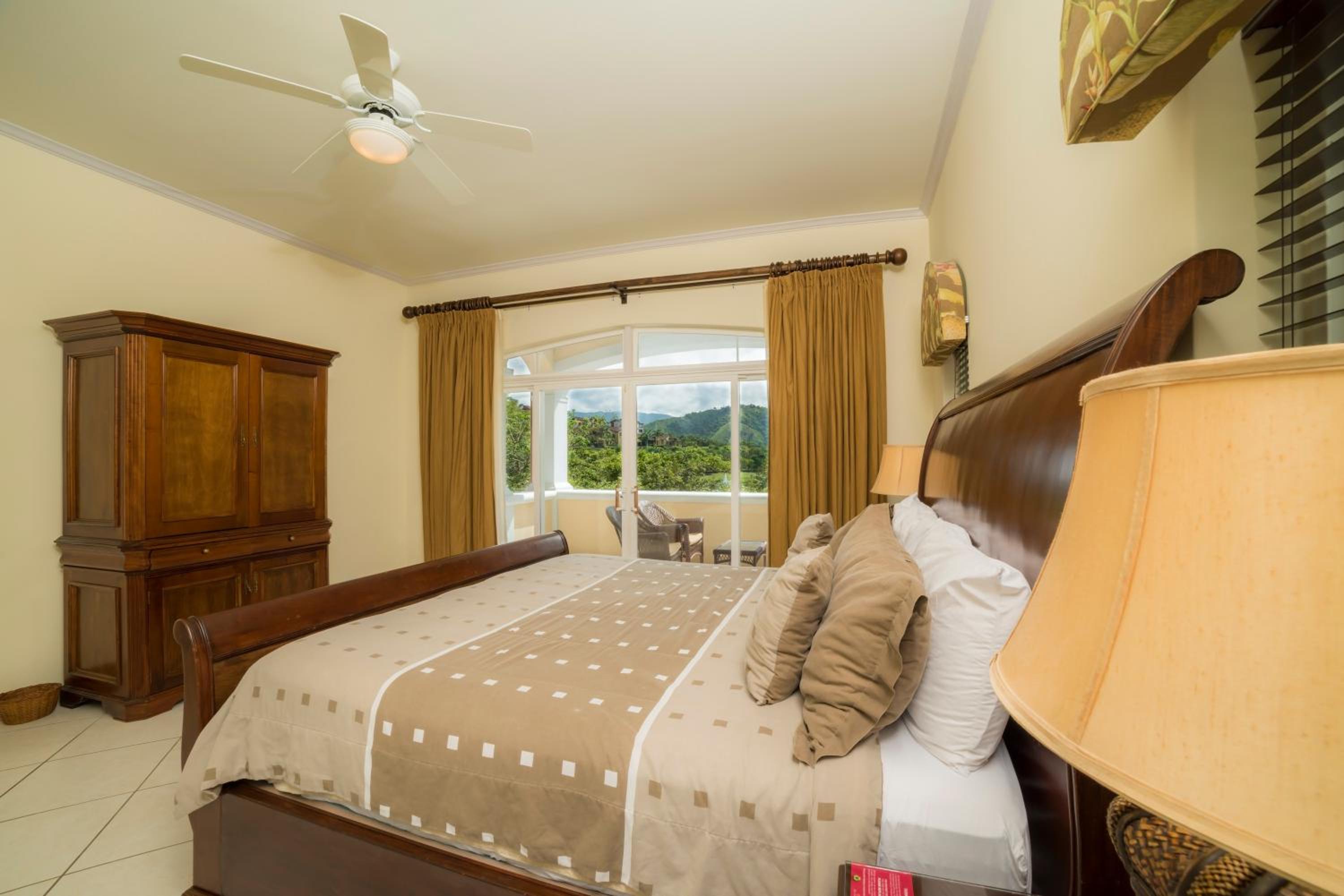 Colina 5D 3 bdr Golf View in Los Suenos