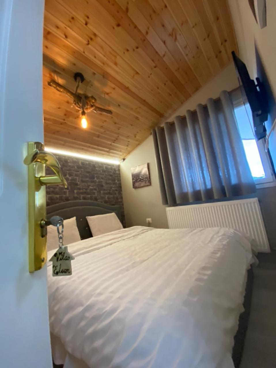 Villa Elear