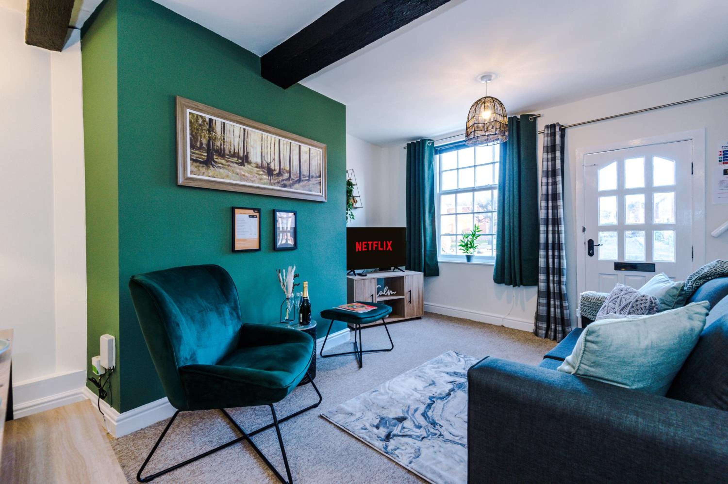 Charming 1-bed house in Chester by 53 Degrees Property, Ideal for Couples & Business, Amazing Location - Sleeps 4 view 3