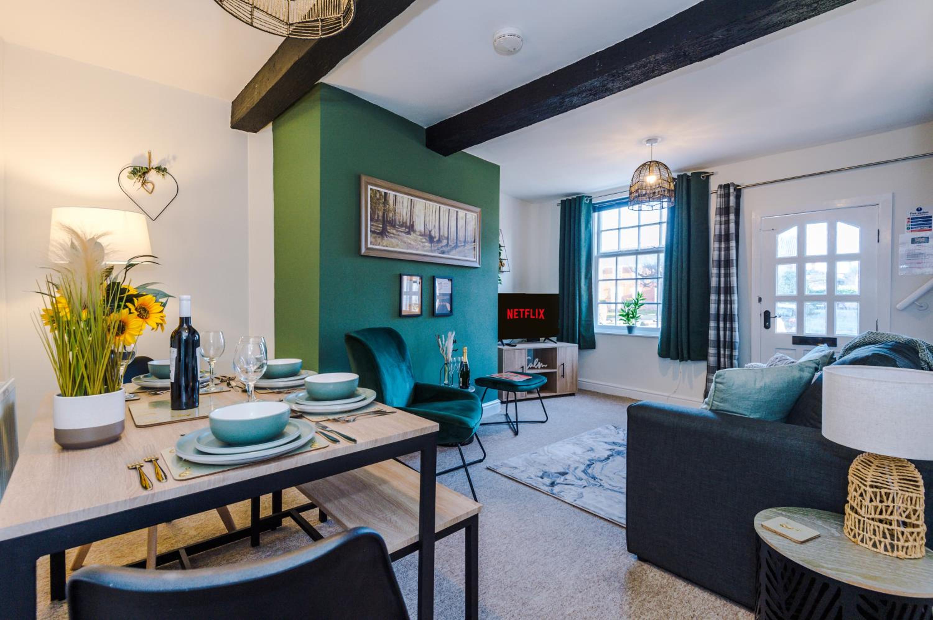 Charming 1-bed house in Chester by 53 Degrees Property, Ideal for Couples & Business, Amazing Location - Sleeps 4 view 2