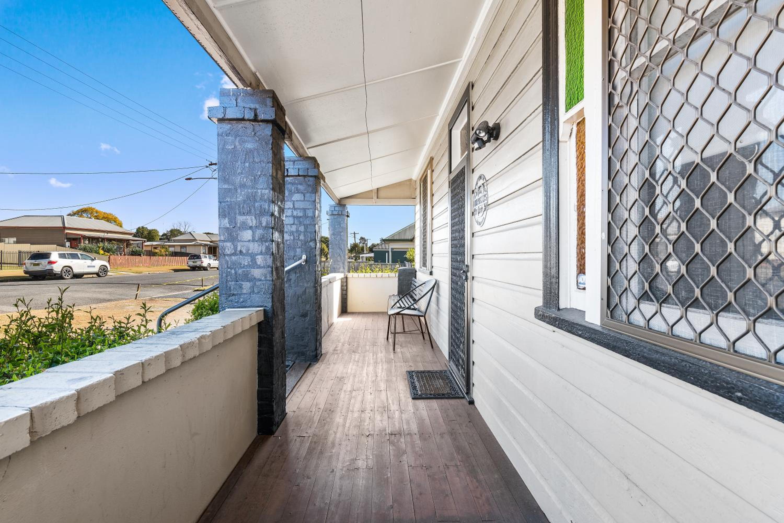 HOLIDAYS ON LOVE STREET / HUNTER VALLEY
