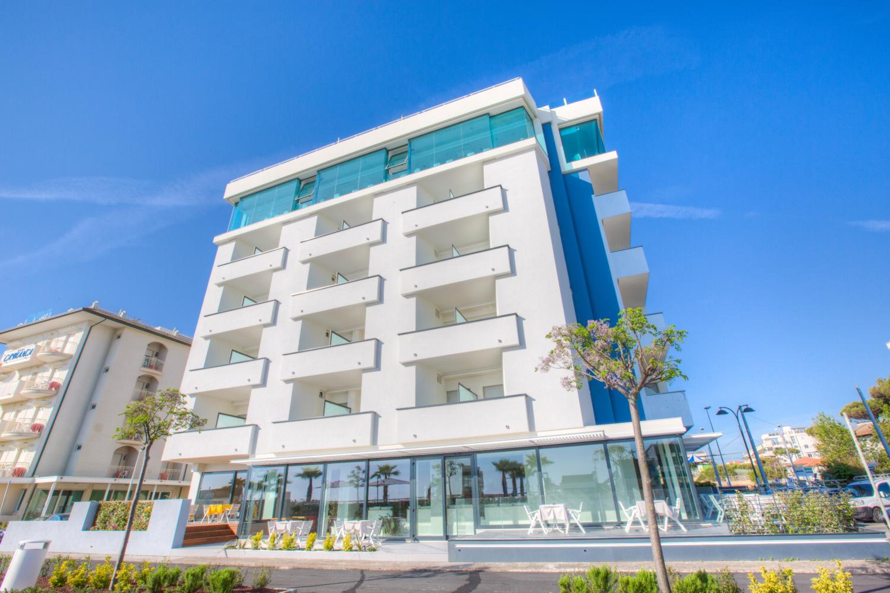 Hotel Commodore - Image 1