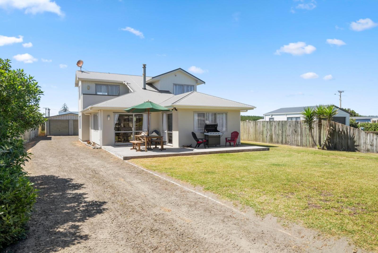 Hunia Haven - Himatangi Beach Holiday Home view 4