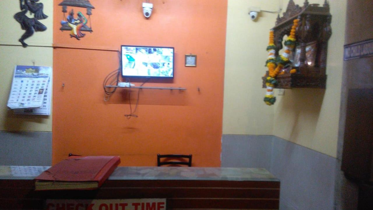 Lobby & Reception