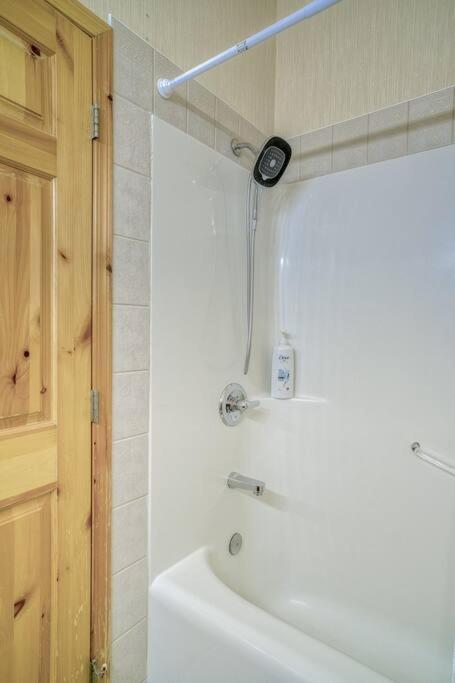 5 Mins to Banff - Cozy Townhome 2BR&2BATH - Banff Pass Included view 4
