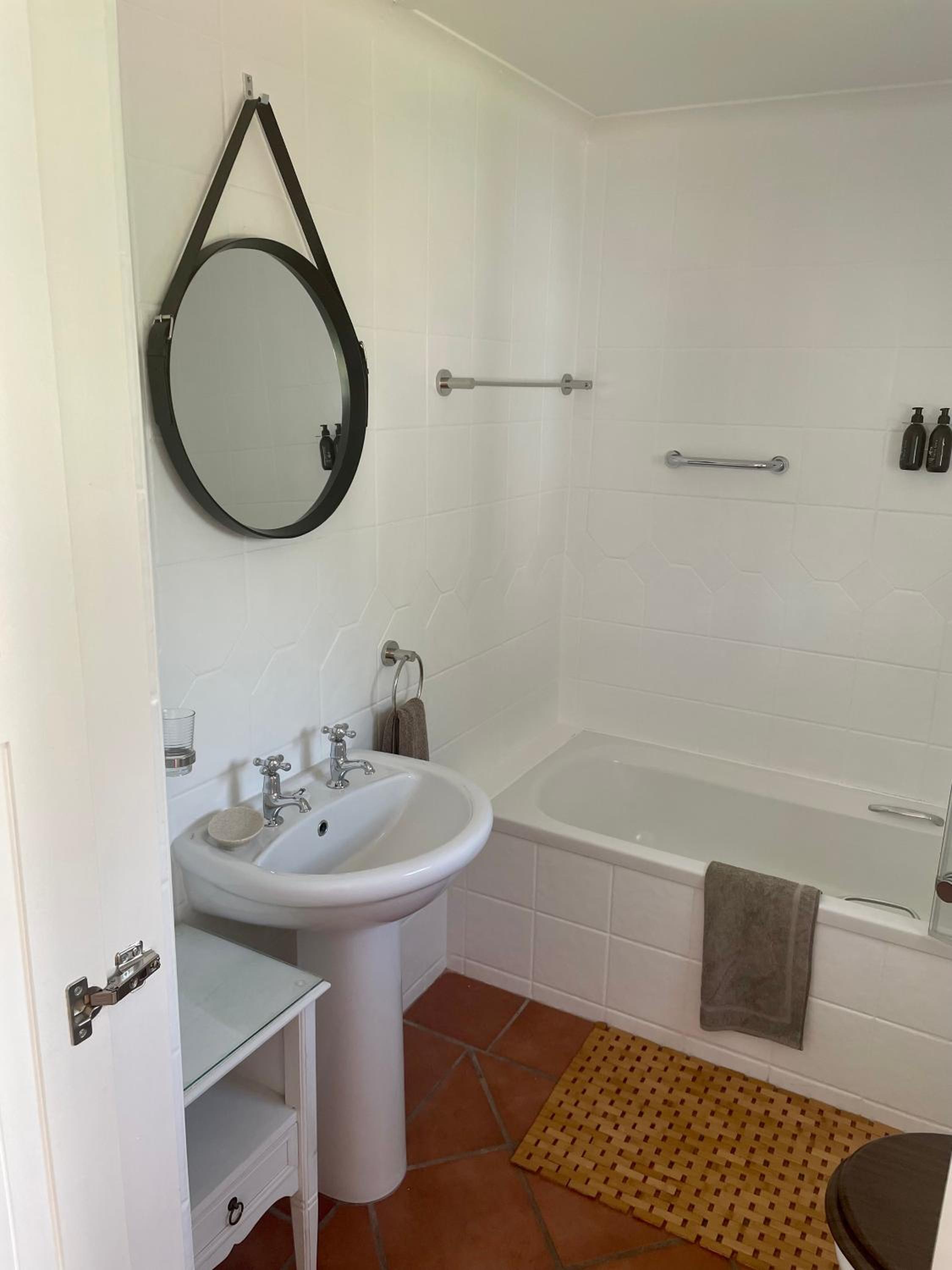 Whispering Oaks Guest House