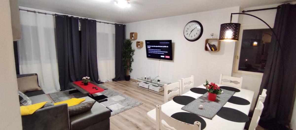 Magnifique Appartement Lille WIFI Parking by Servallgroup photo 3