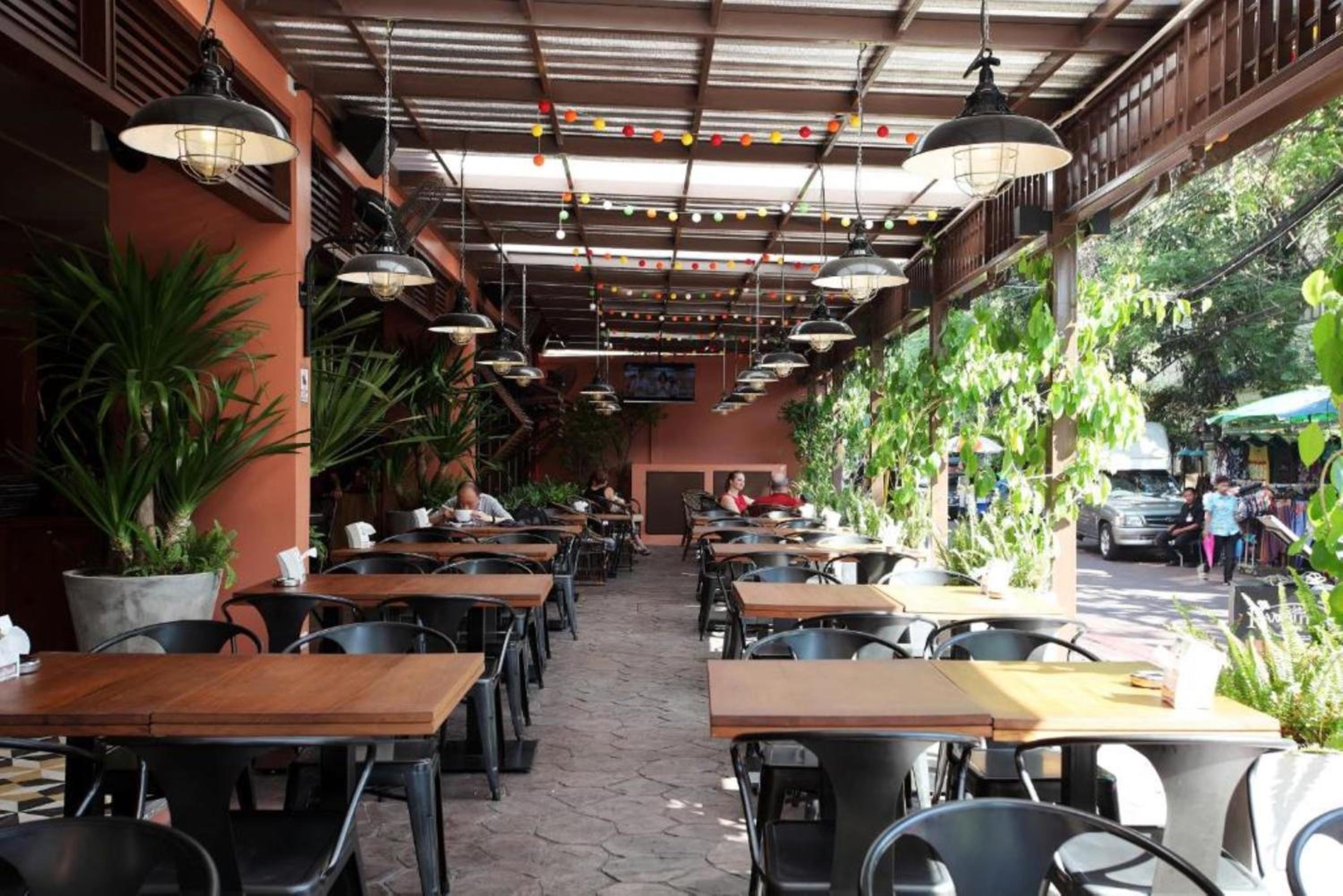 Rambuttri Village Plaza 3