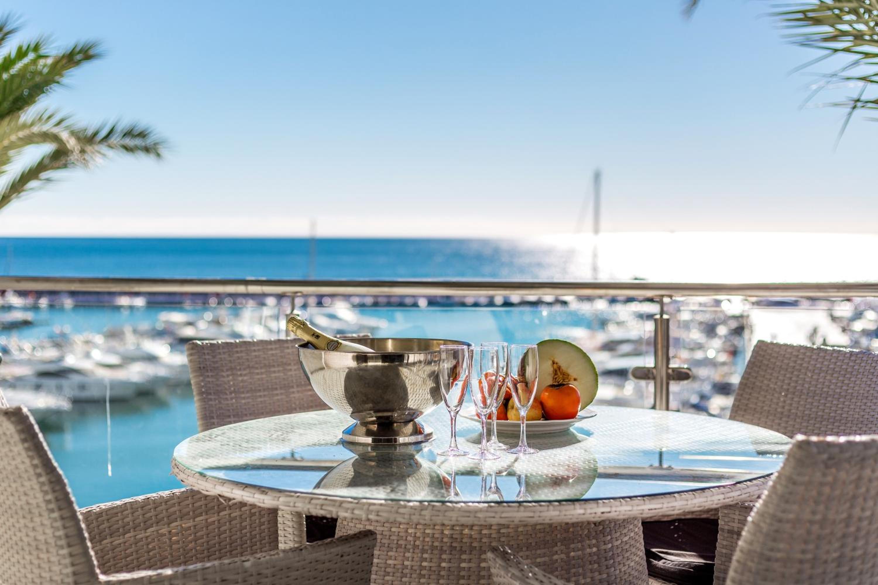 Front Line Penthouse Puerto Banus With Sea Views photo 2