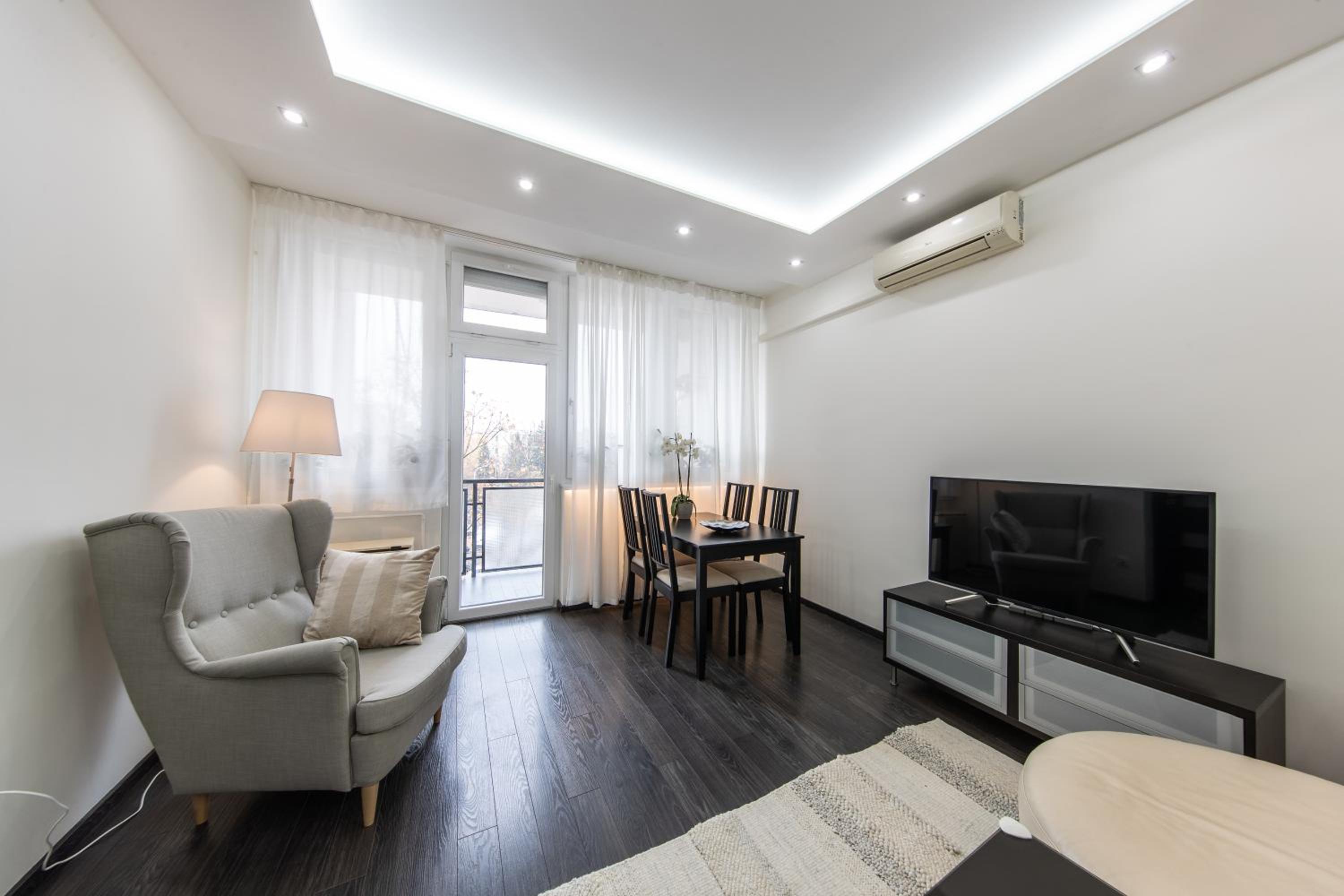 Spacious 3-room apartment with free parking view 3