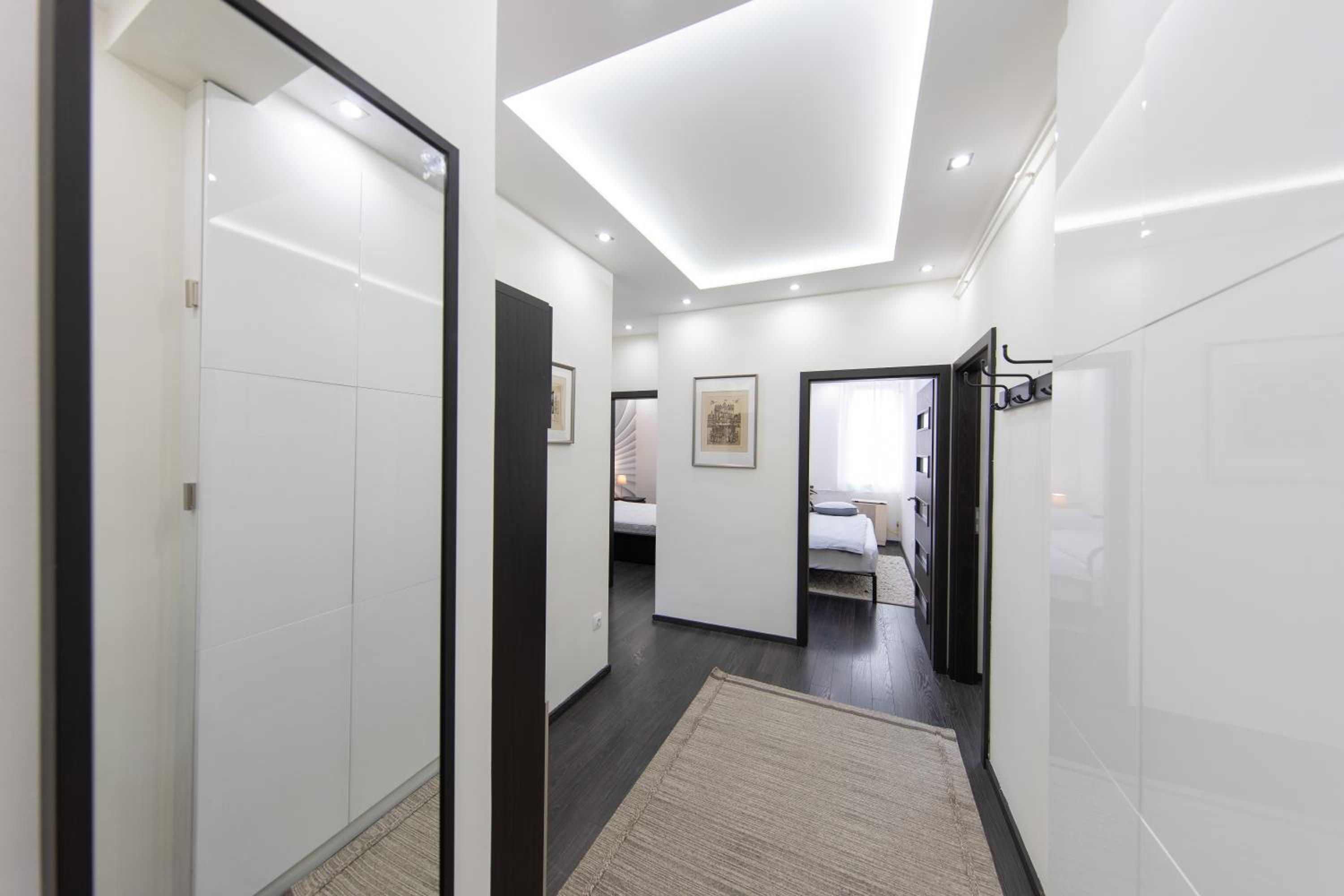 Spacious 3-room apartment with free parking view 2