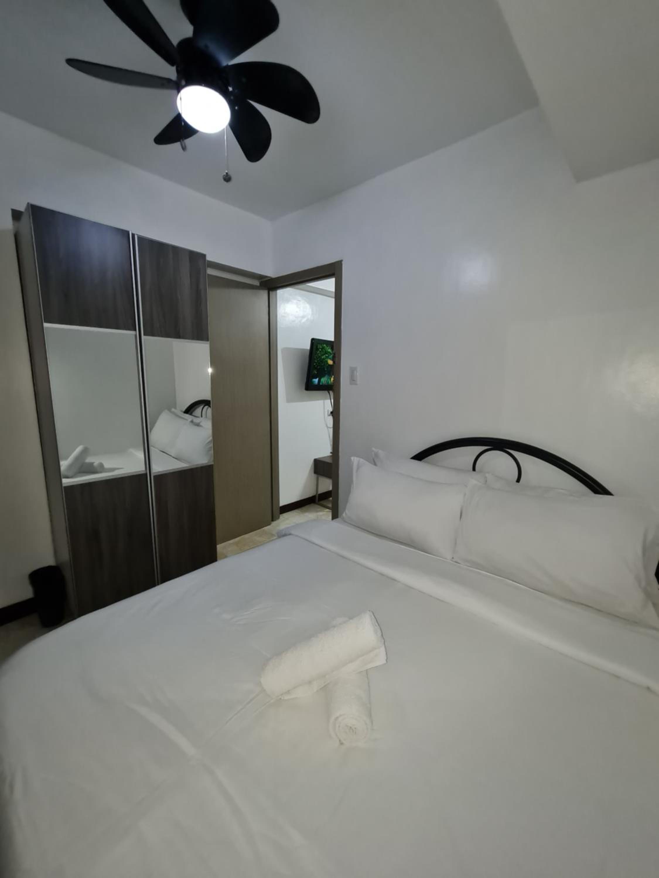 Solemare Parksuites Condominium - Condo R Us view 4