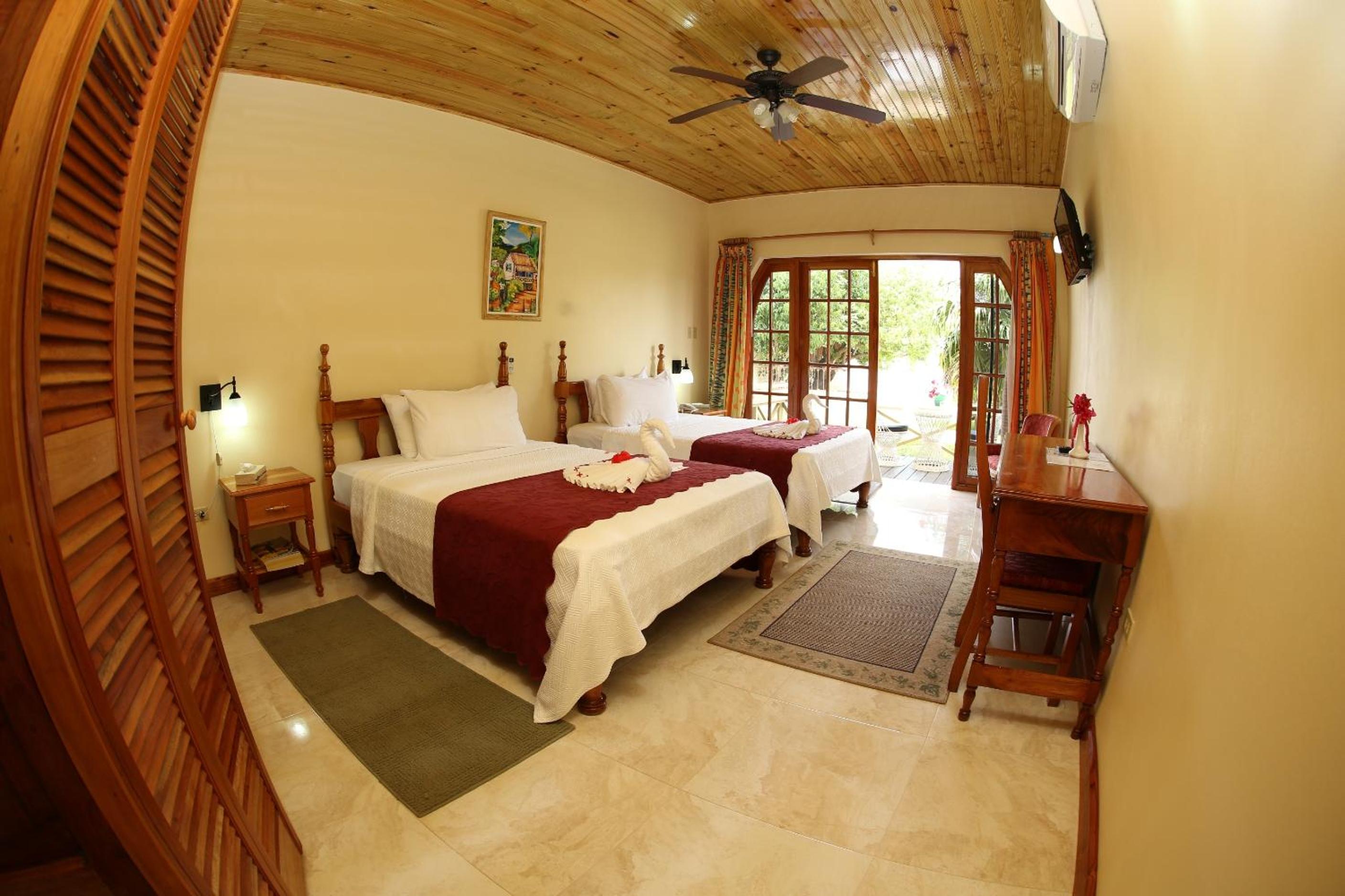 Charela Inn Hotel 44