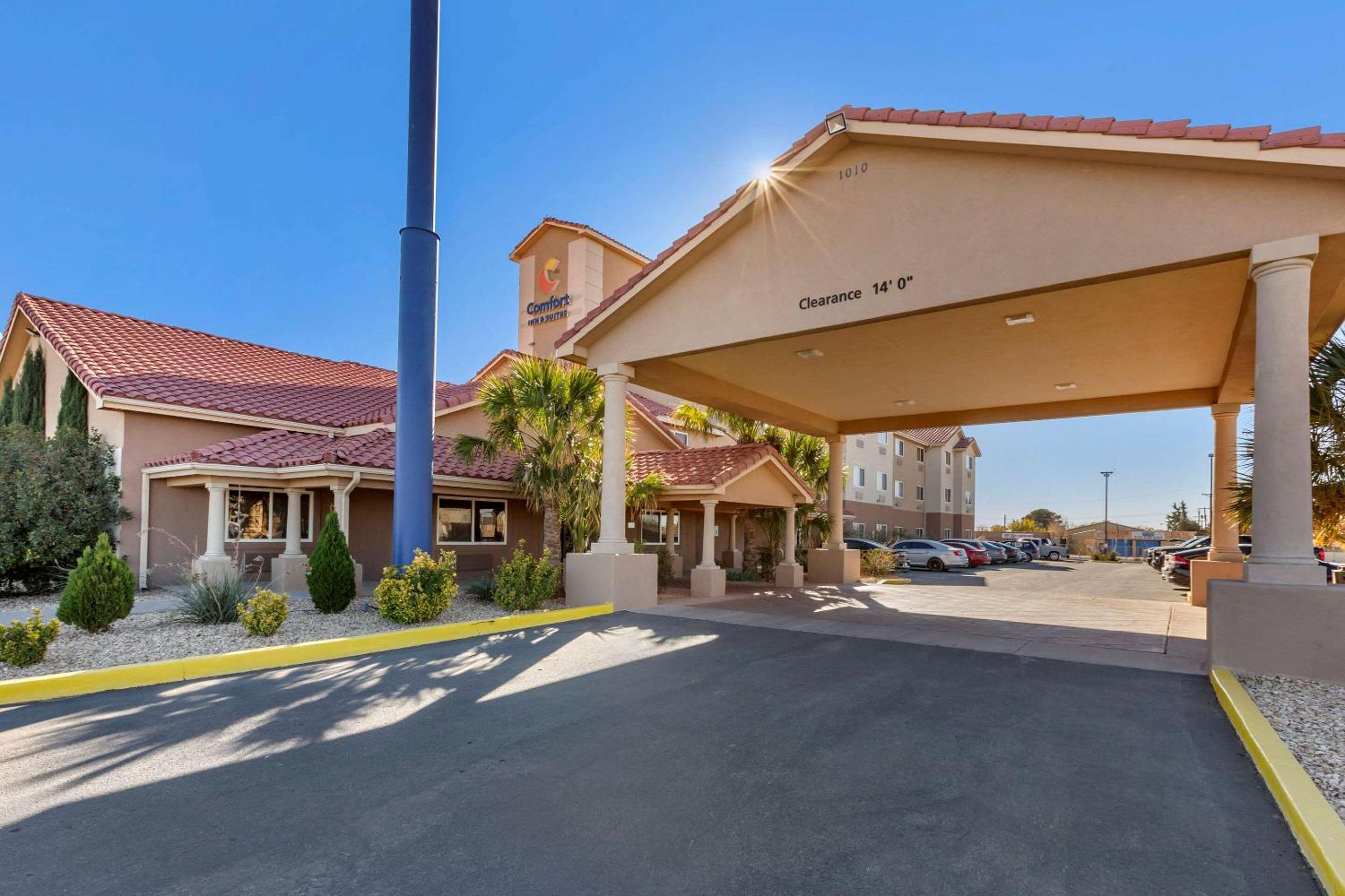 Deming Vacations - Comfort Inn  Suites - Property Image 4