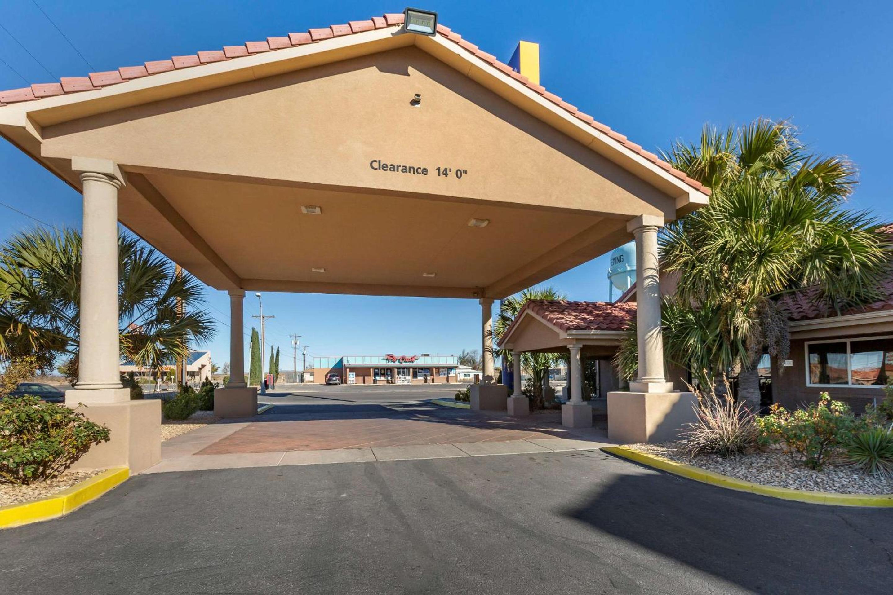Deming Vacations - Comfort Inn  Suites - Property Image 5