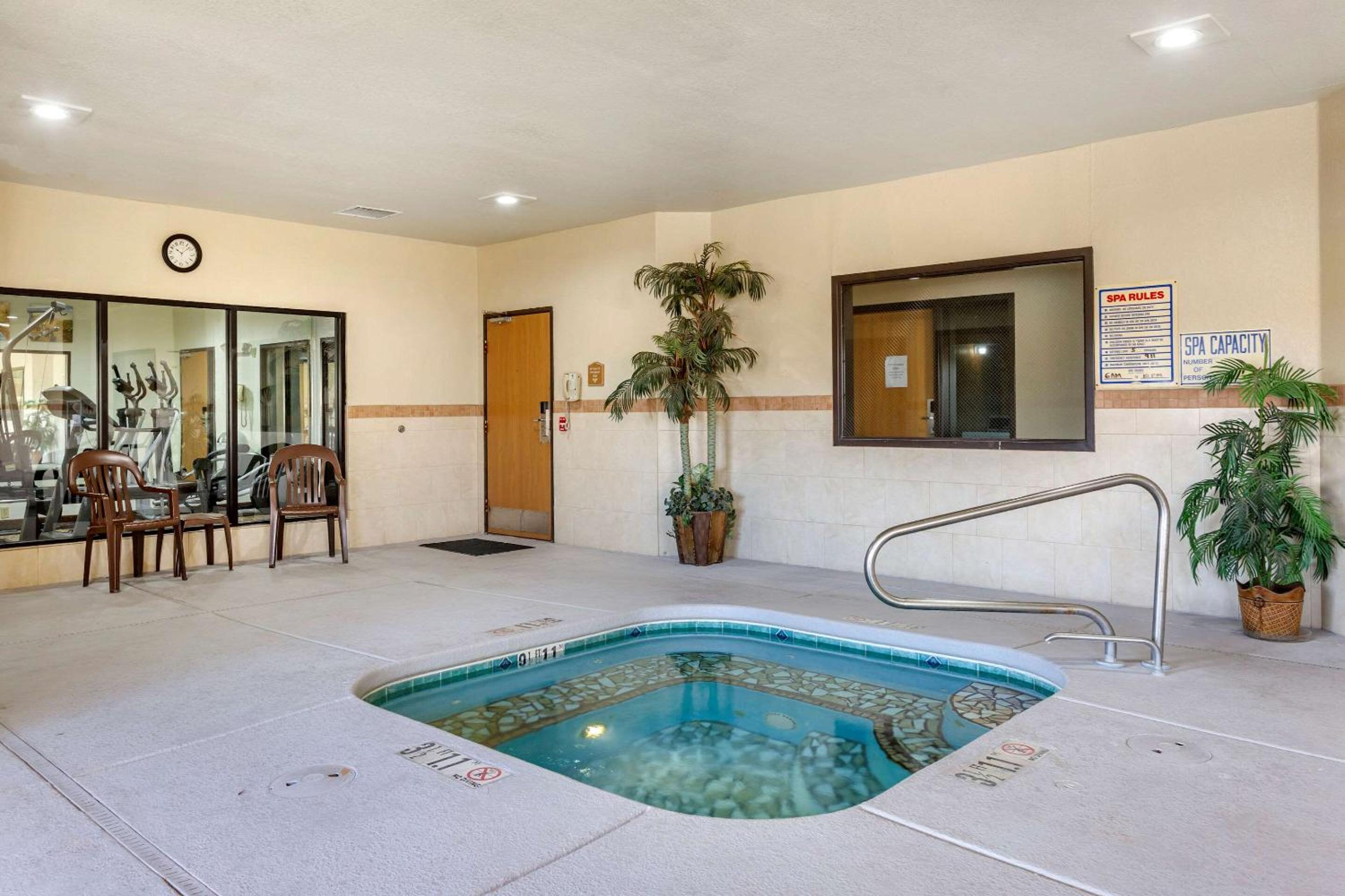 Deming Vacations - Comfort Inn  Suites - Property Image 9