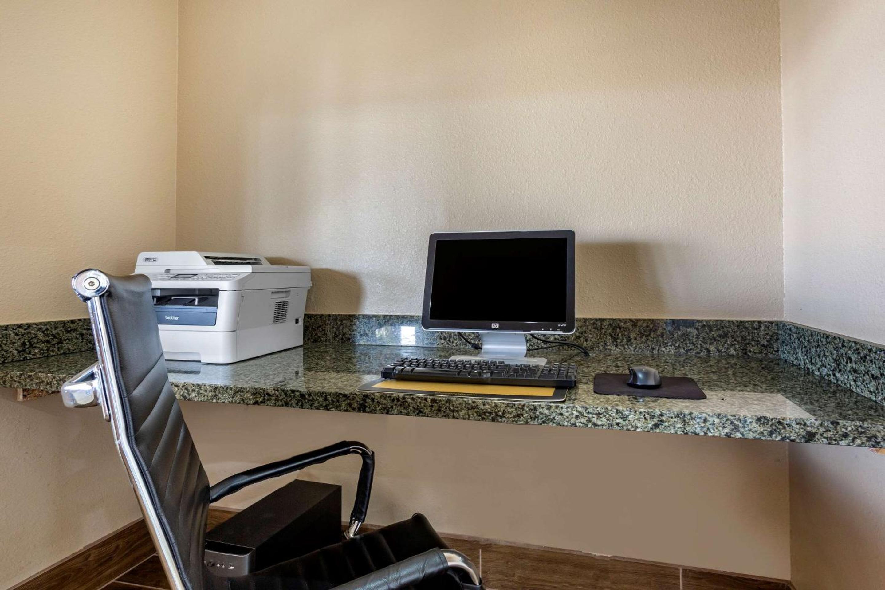Deming Vacations - Comfort Inn  Suites - Property Image 1