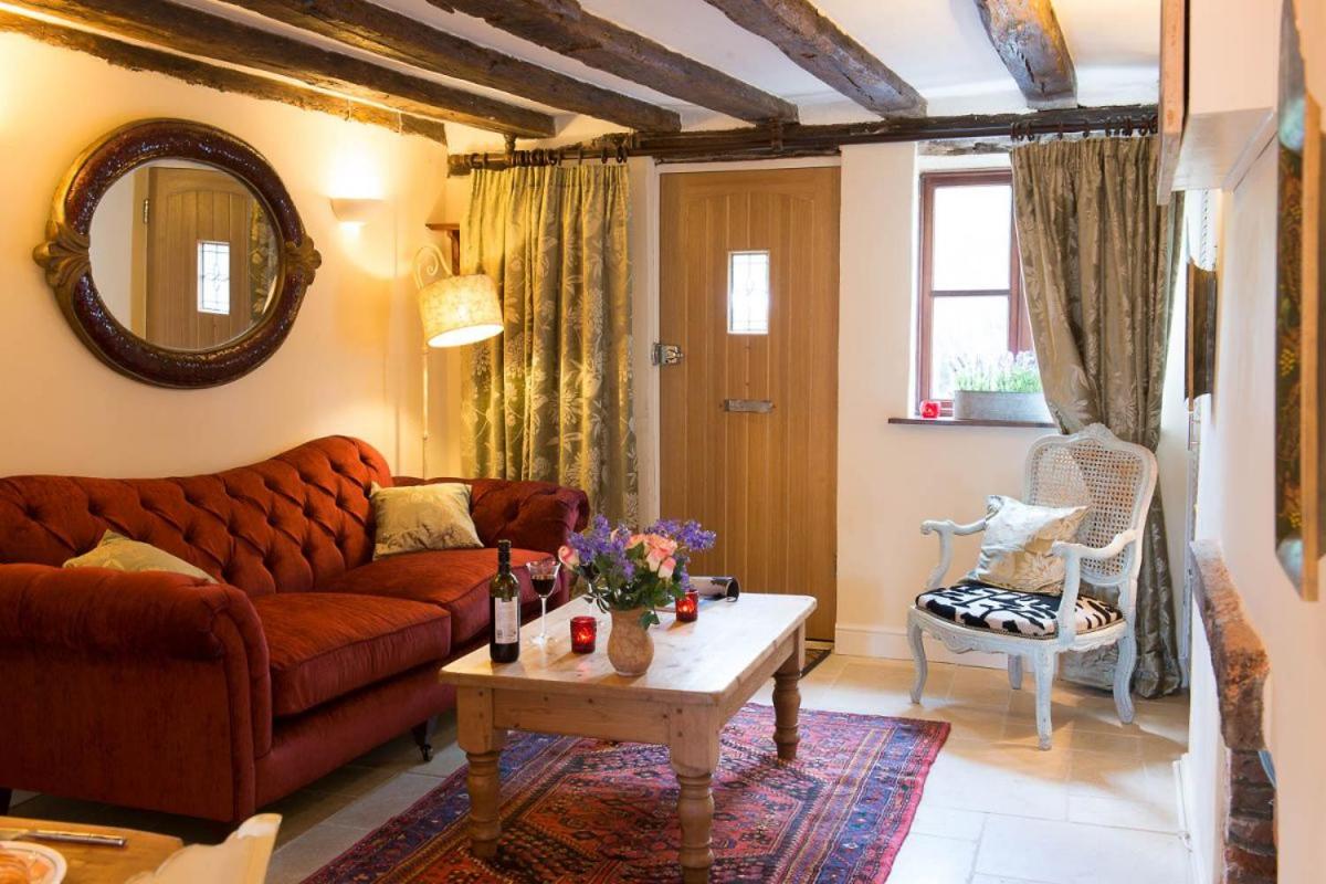 Meddlars a historic cottage on the countryside edge of a vibrant Market Town view 4