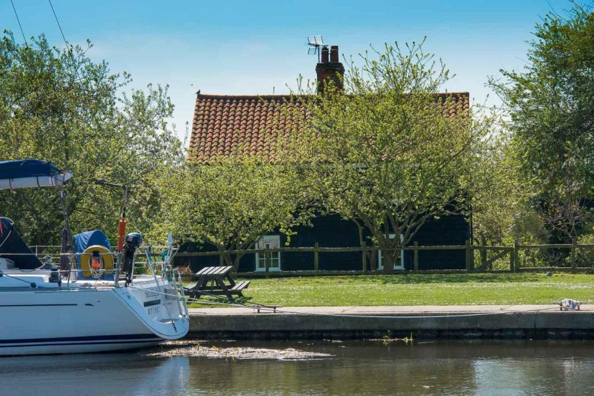 Navigation Cottage on the Historic Sea Lock overlooking the Nature Reserve view 3