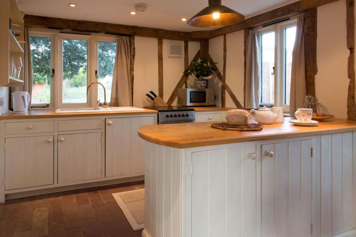 Bromans Barn a beautiful cottage by the Sea and Cudmore Nature Reserve view 4