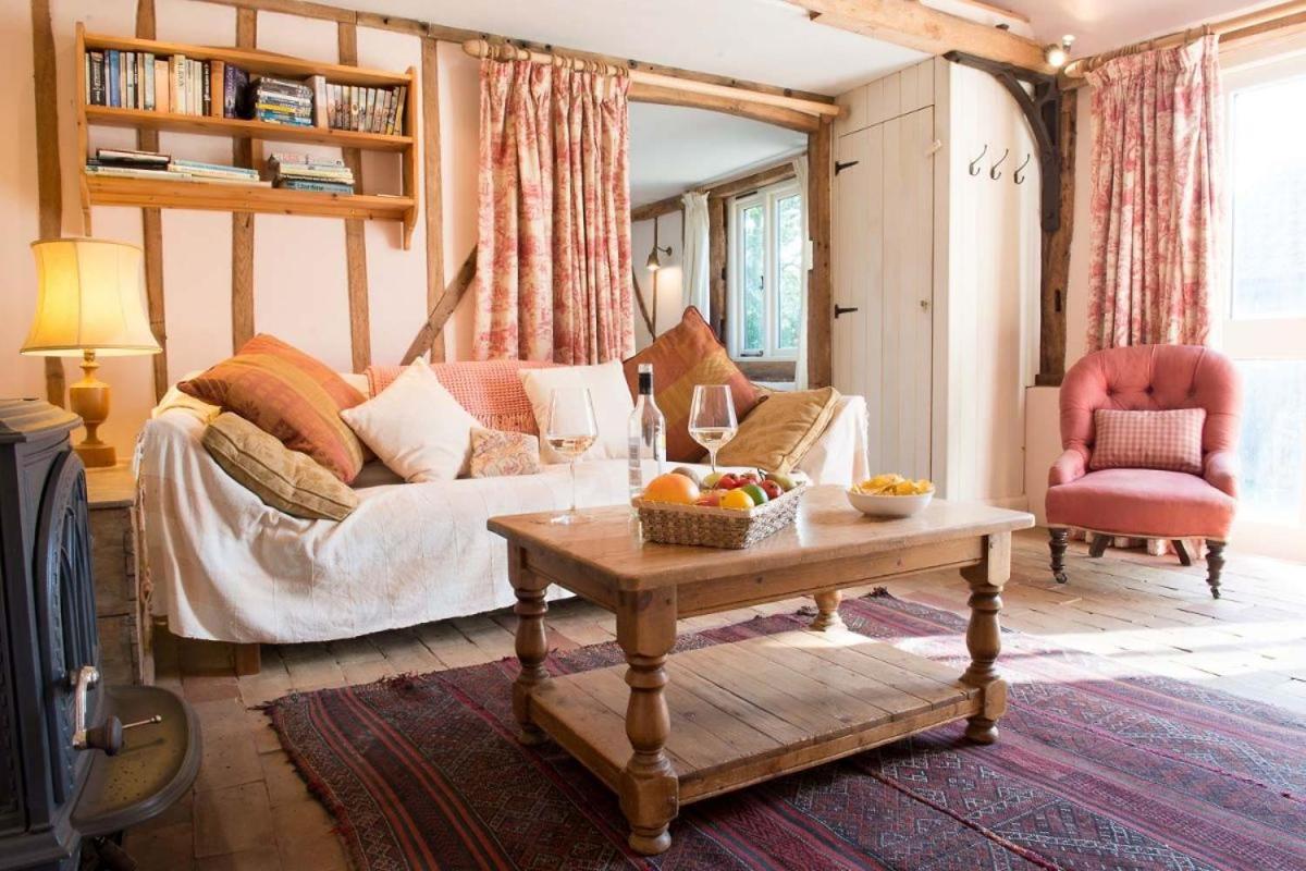 Bromans Barn a beautiful cottage by the Sea and Cudmore Nature Reserve view 5