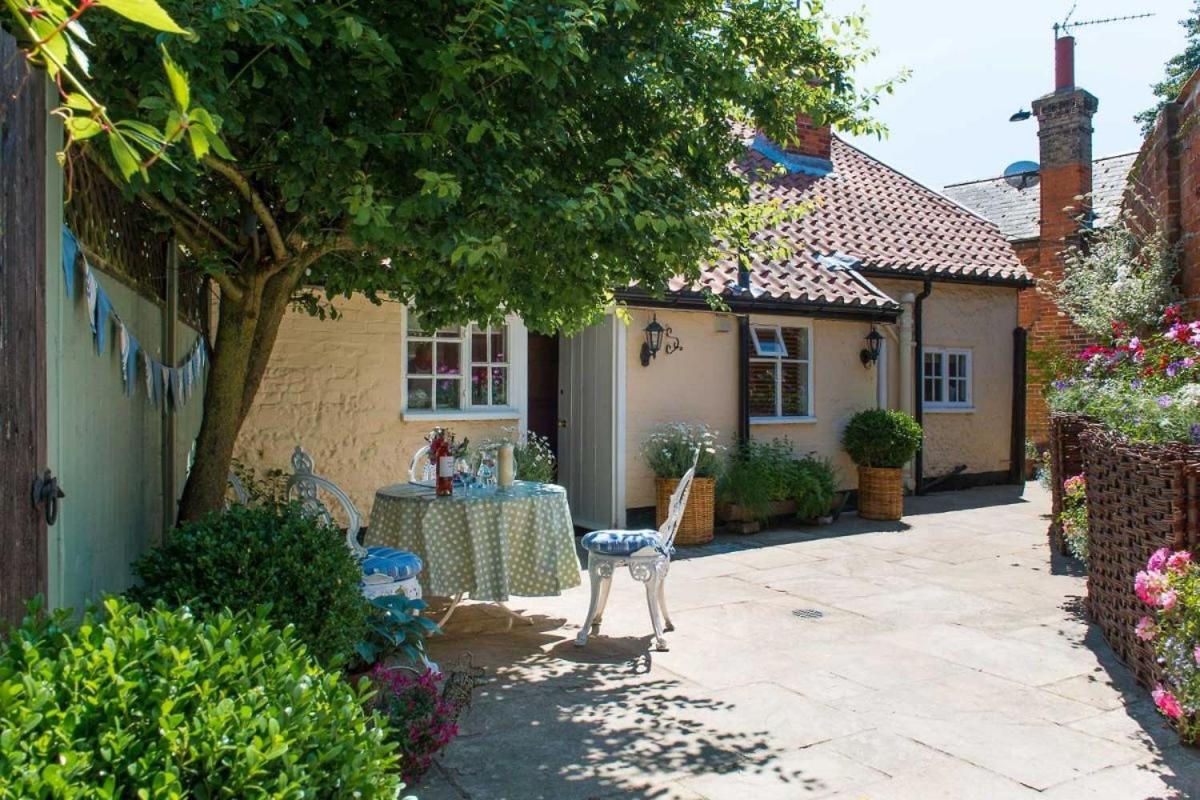 Wren Cottage, a very cosy historic Coastal Cottage in a pretty little village view 2