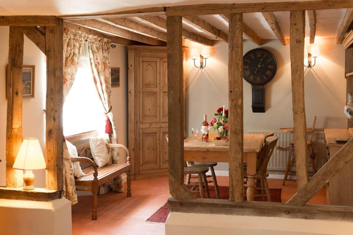Wren Cottage, a very cosy historic Coastal Cottage in a pretty little village view 5