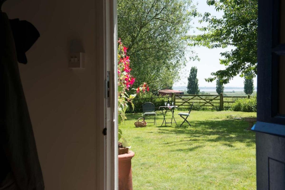 The Wobbin, Remote, Comfort, Sea Views and the beautiful Essex Marshes view 4
