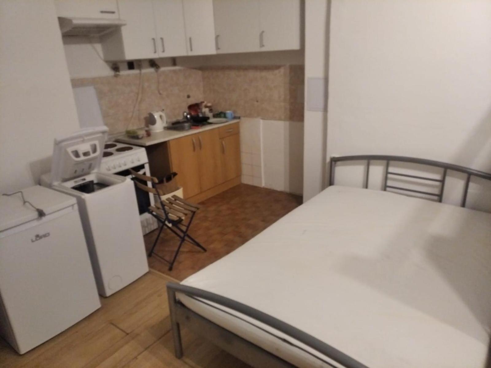 Economy flat 18 minutes from Vaclavske namesti