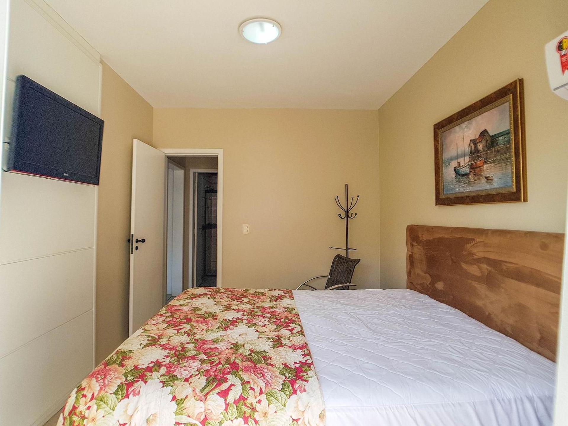 Apartment for 6 people facing the pool - HB37F