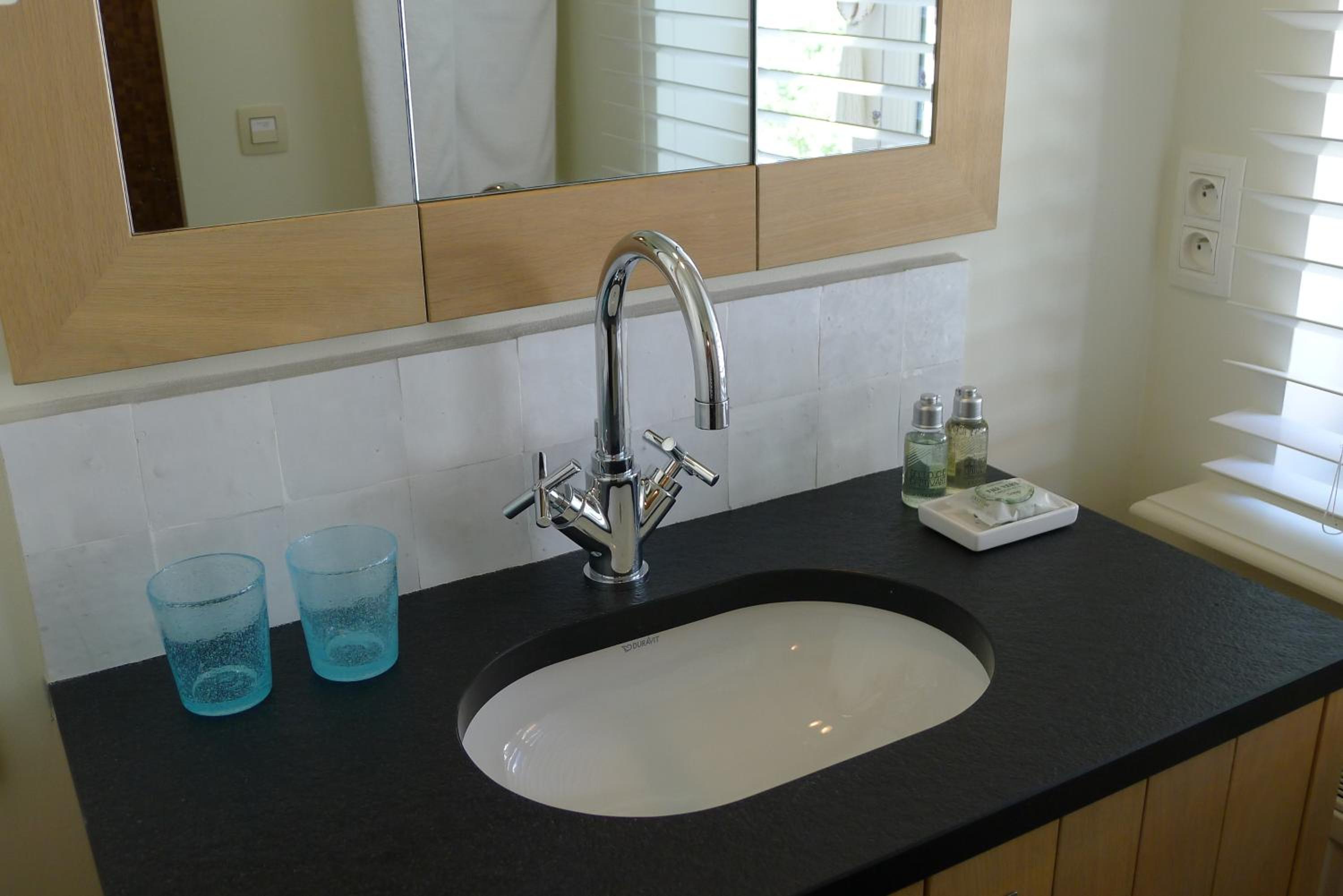 The Herring's Residence - Stylish Private Cottage with Breakfast in Historic Center - Adults-Only