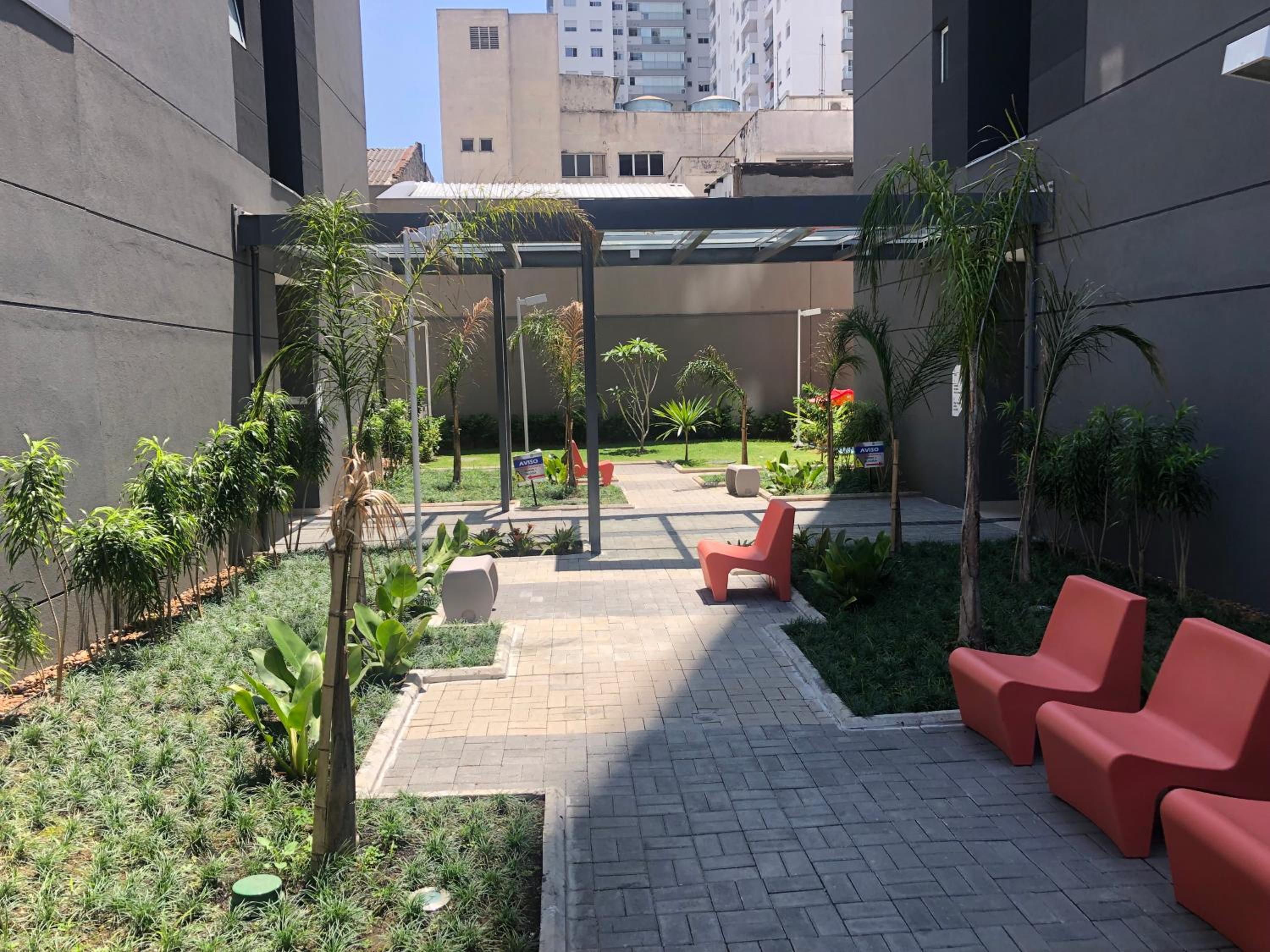 Loft aconchegante com piscina a um passo do metrô