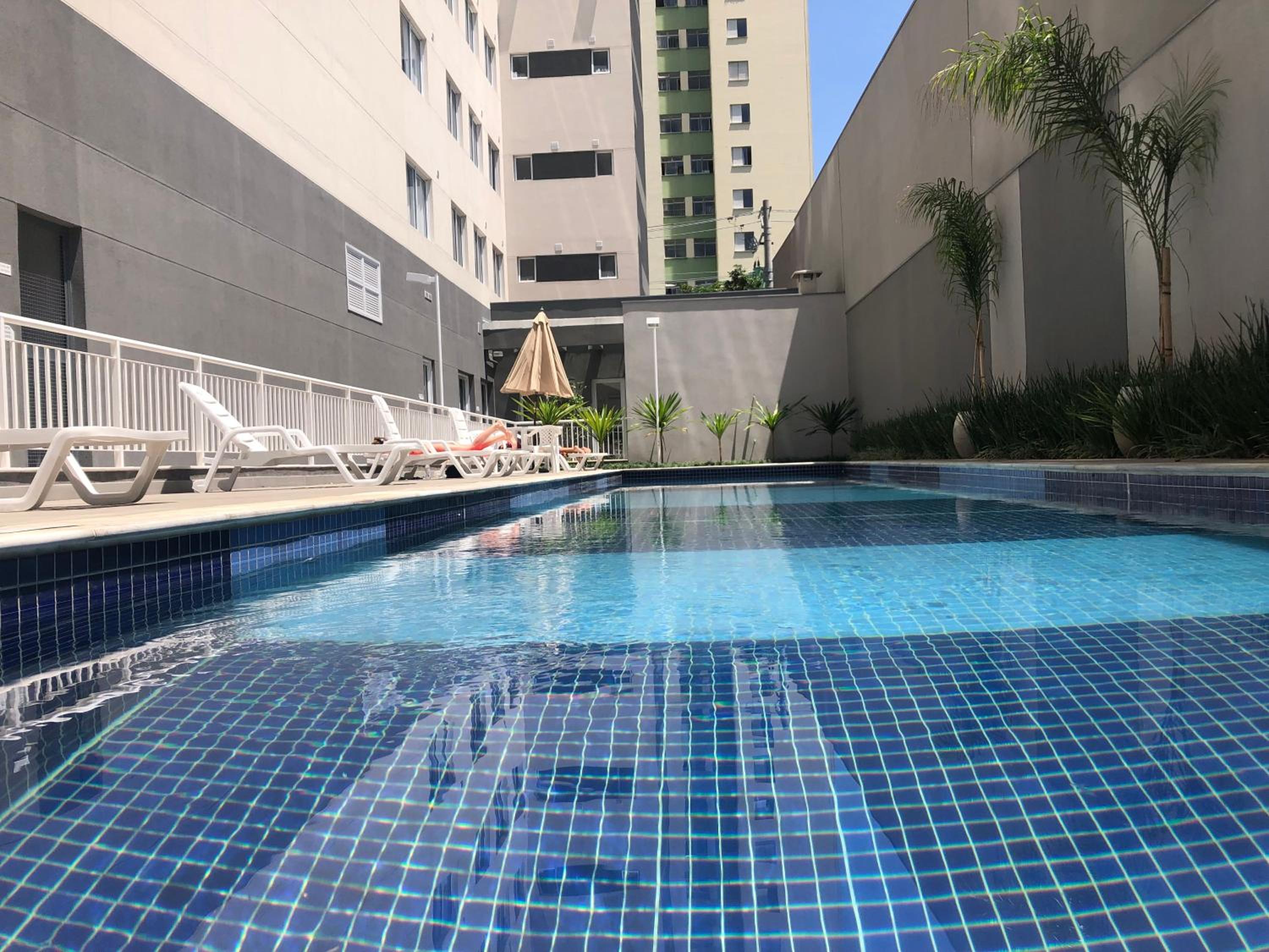 Loft aconchegante com piscina a um passo do metrô