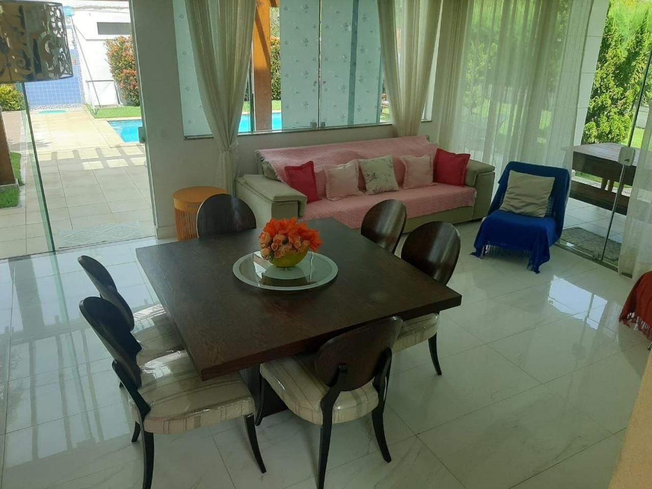 Casa no condomínio paraíso