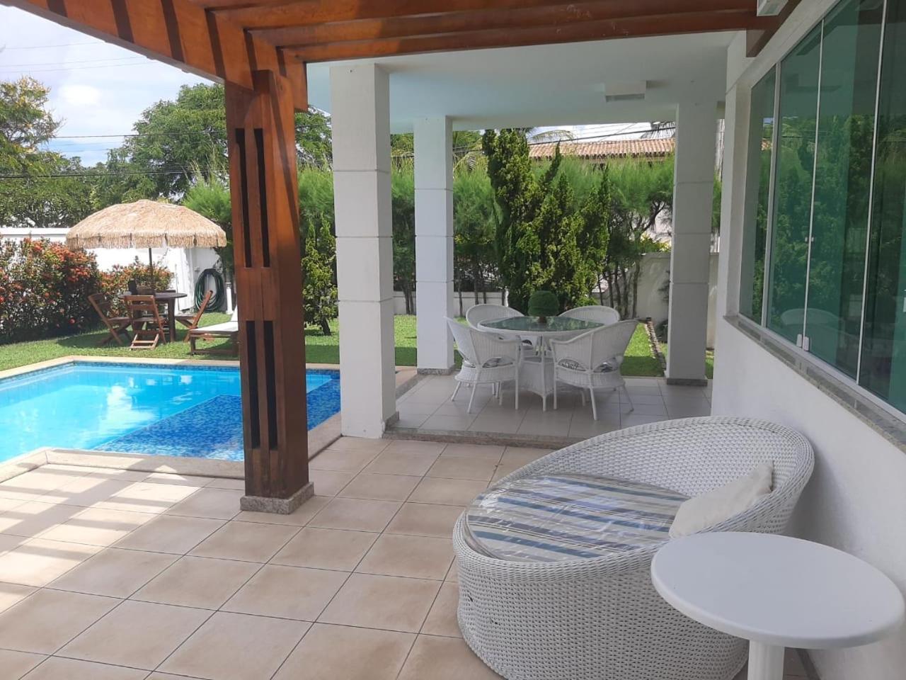 Casa no condomínio paraíso