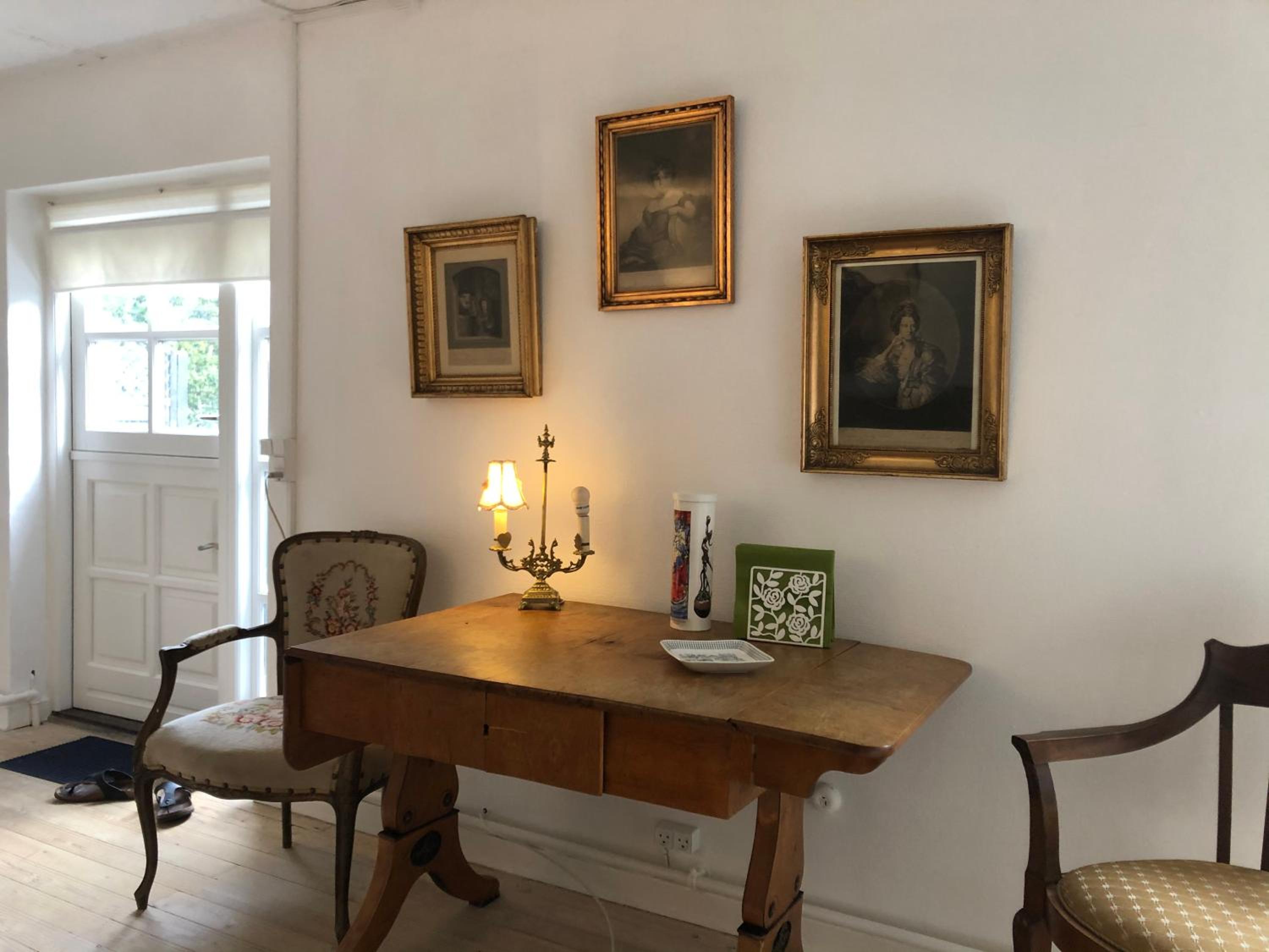 AppleFlower Farm retro apartment