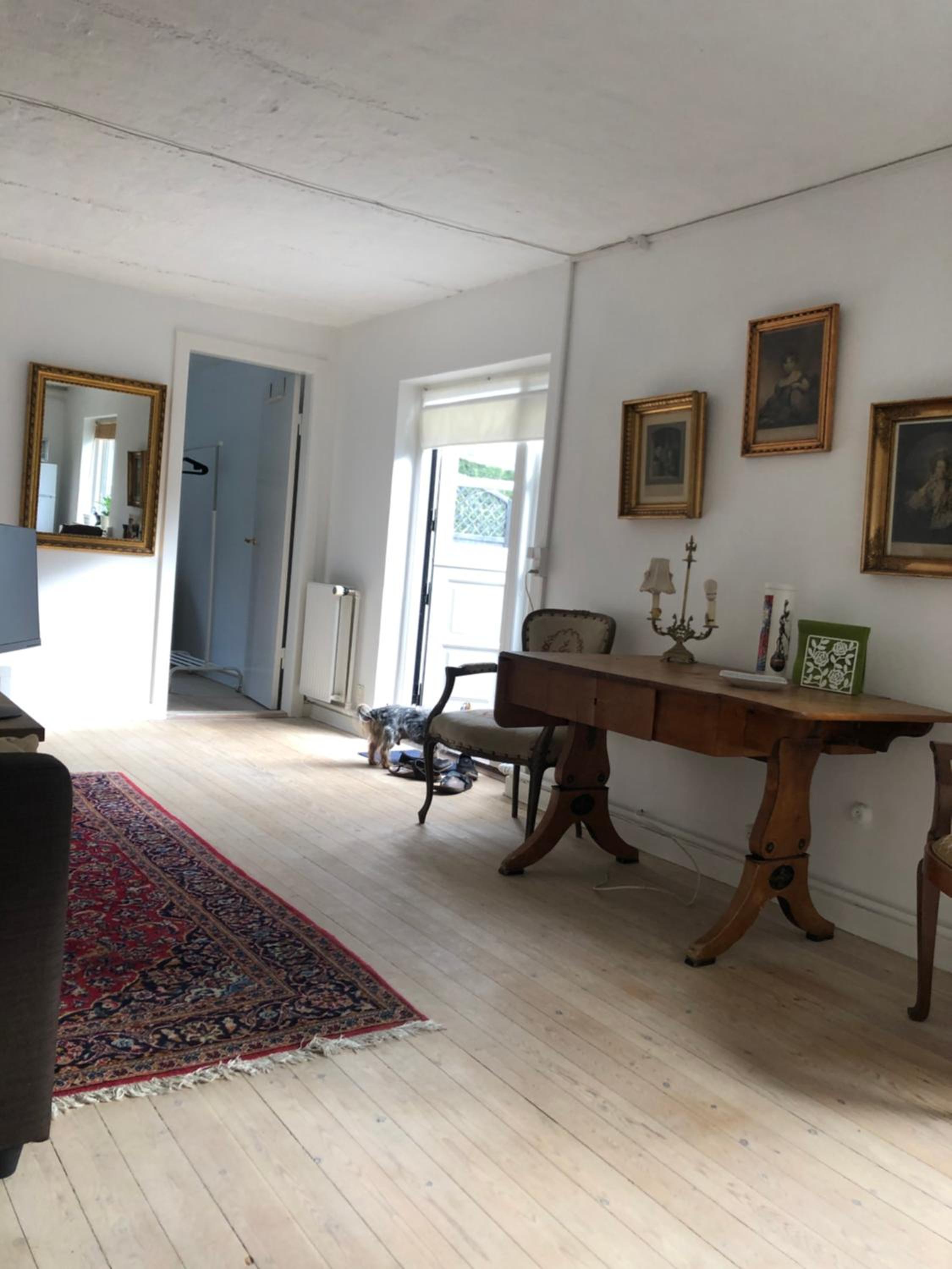 AppleFlower Farm retro apartment