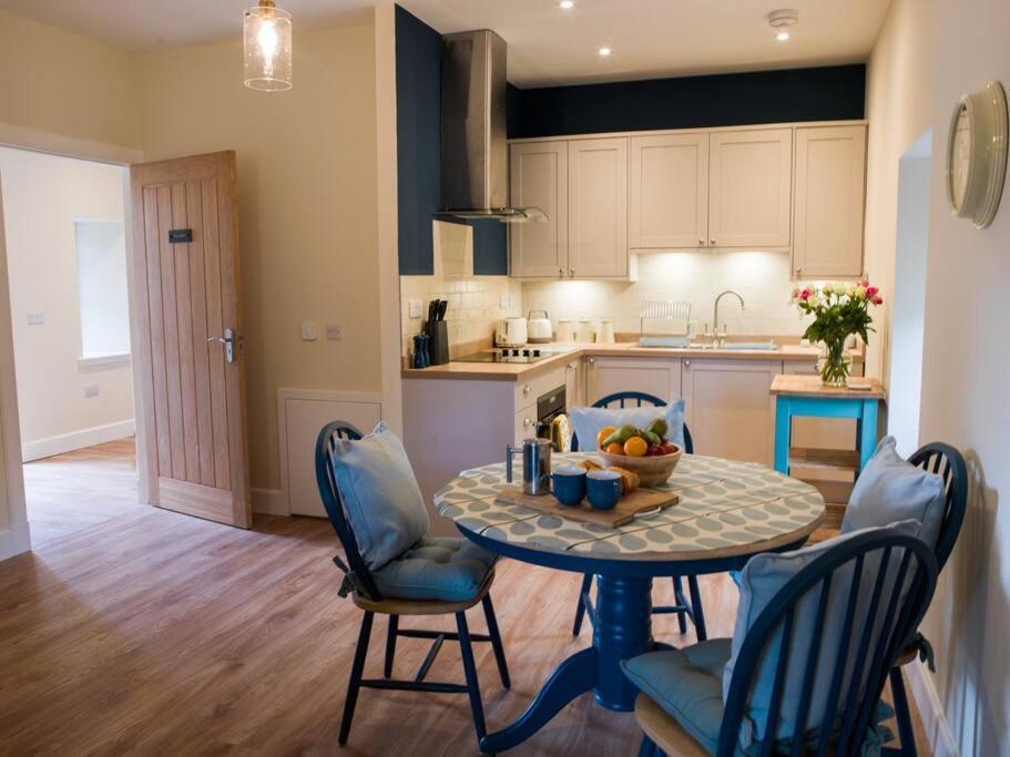 Stunning Edinburgh 1820s stables converted studio view 4