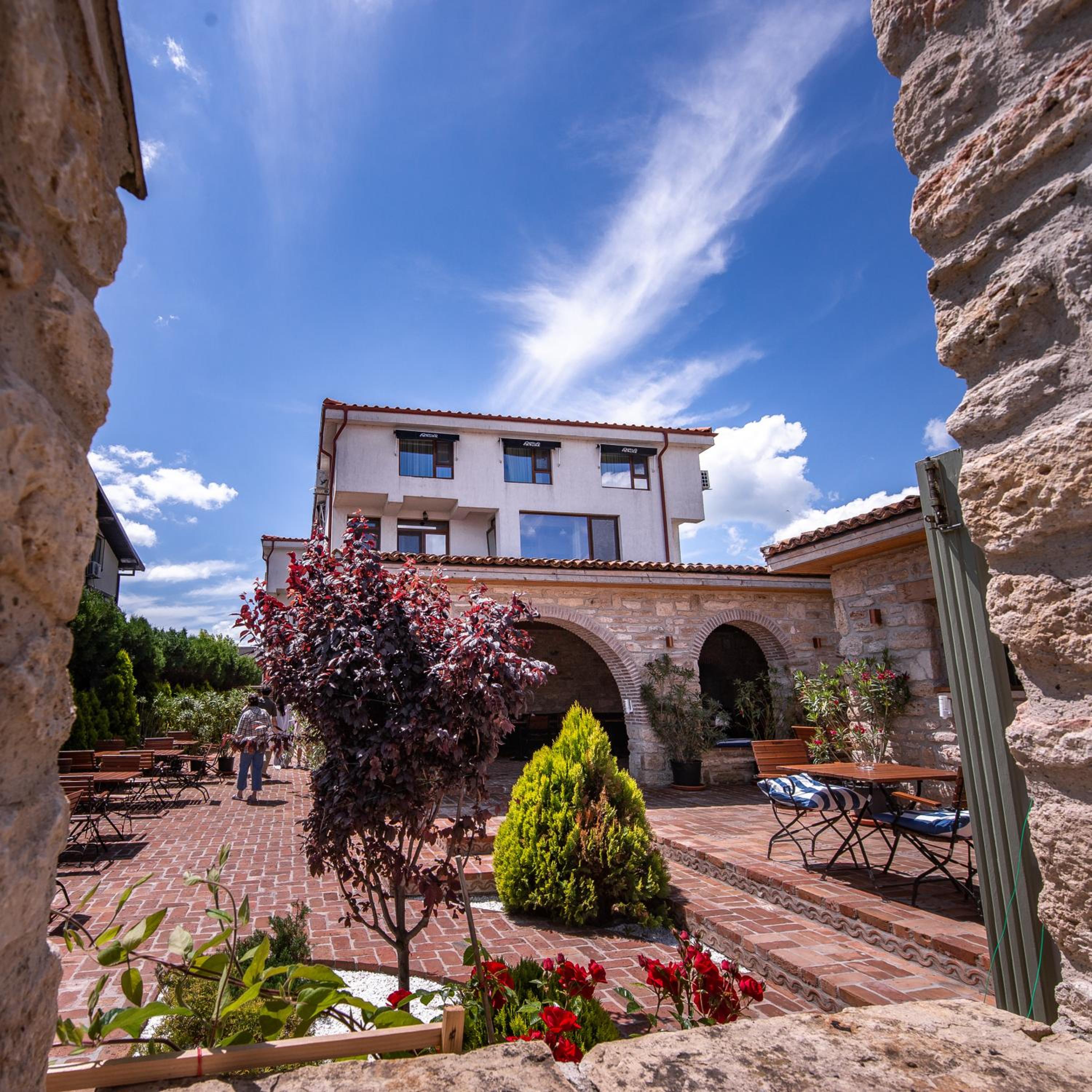 Hotel Artelier Vama Veche - Image 1