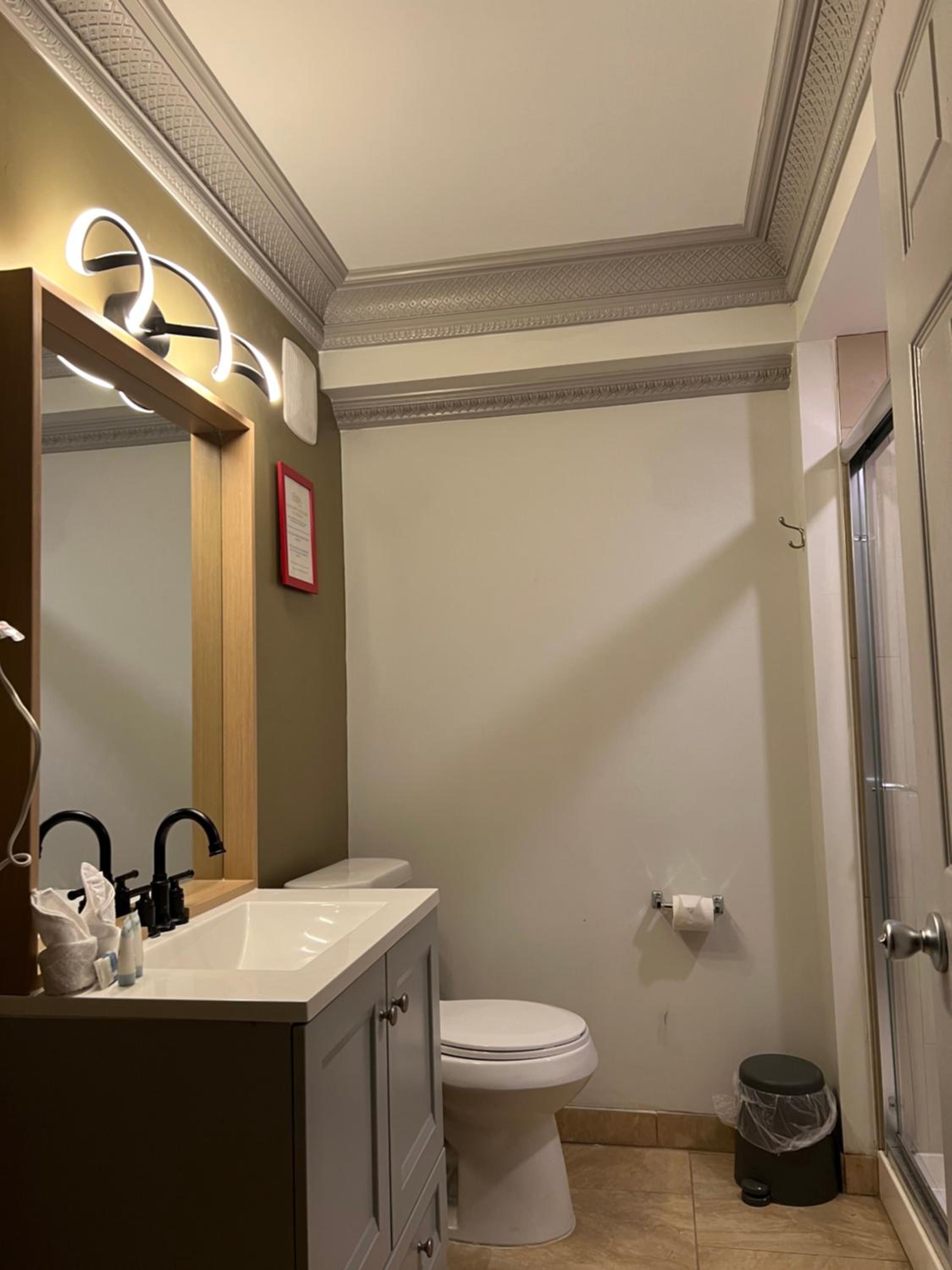 Chateau Suites - Property Image 10