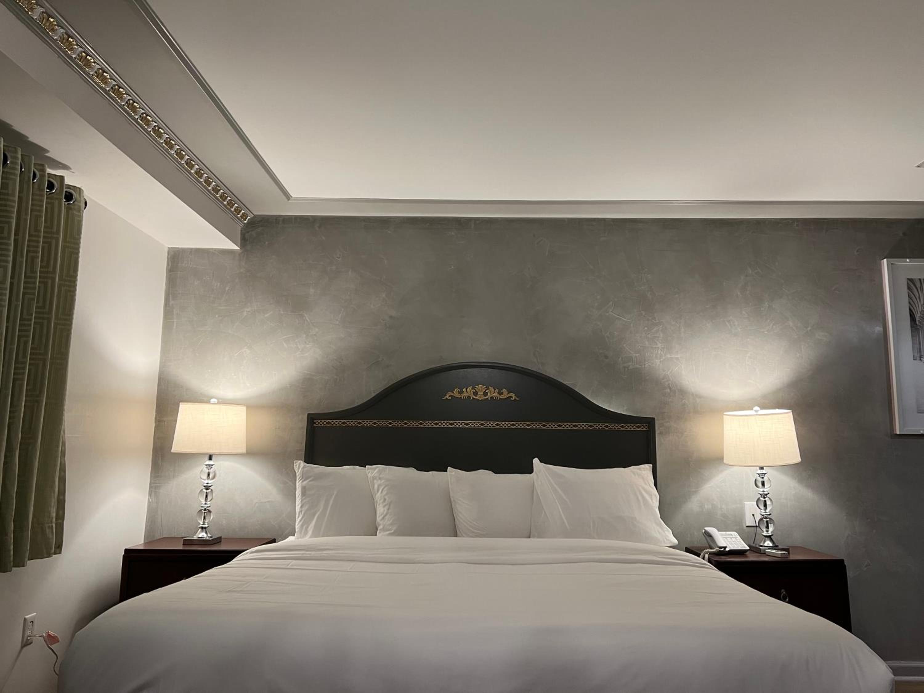 Chateau Suites - Property Image 12