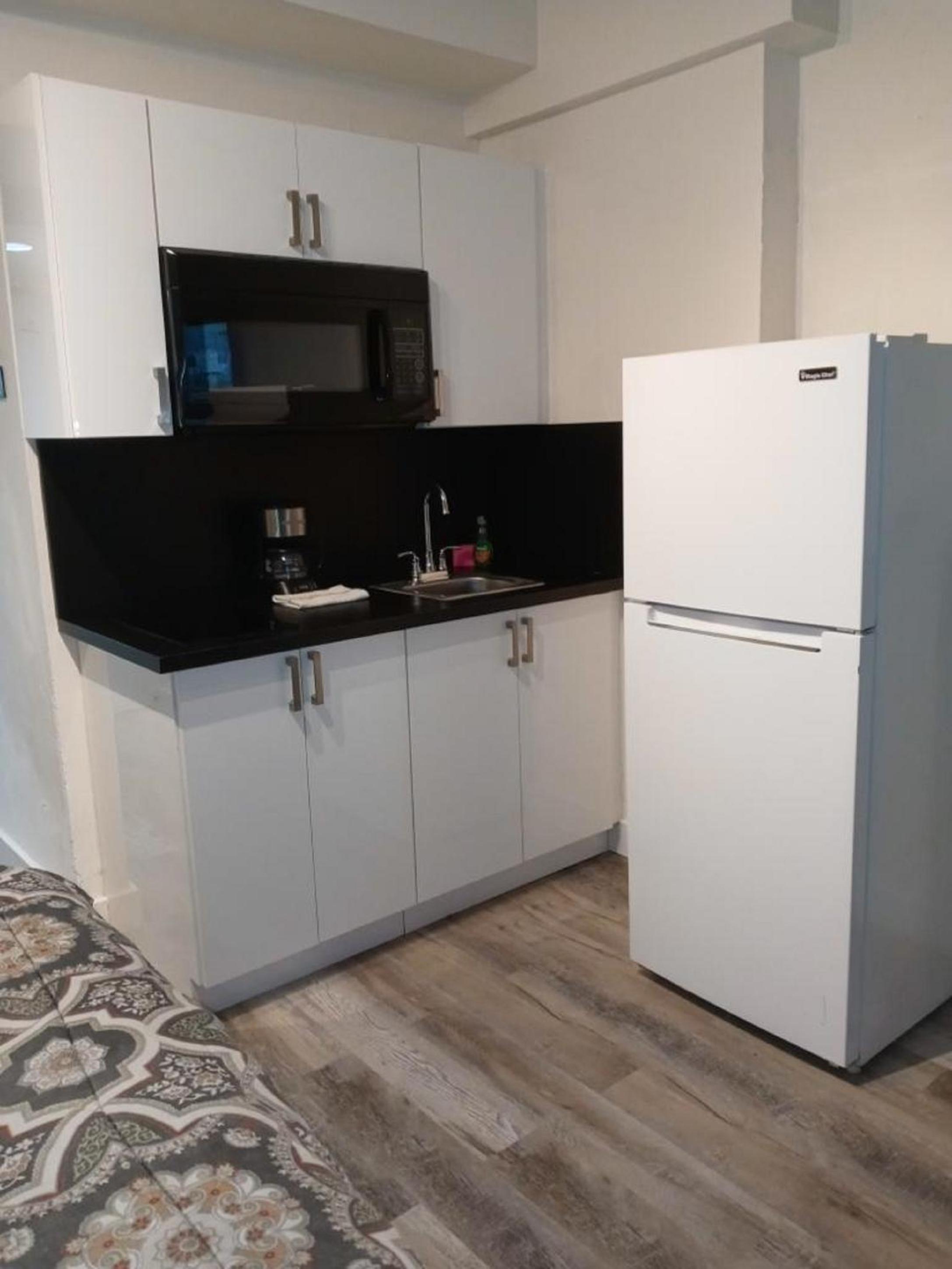 Ocean Front Casablanca Studios with FULL KITCHENS & Beach access By BL Rentals