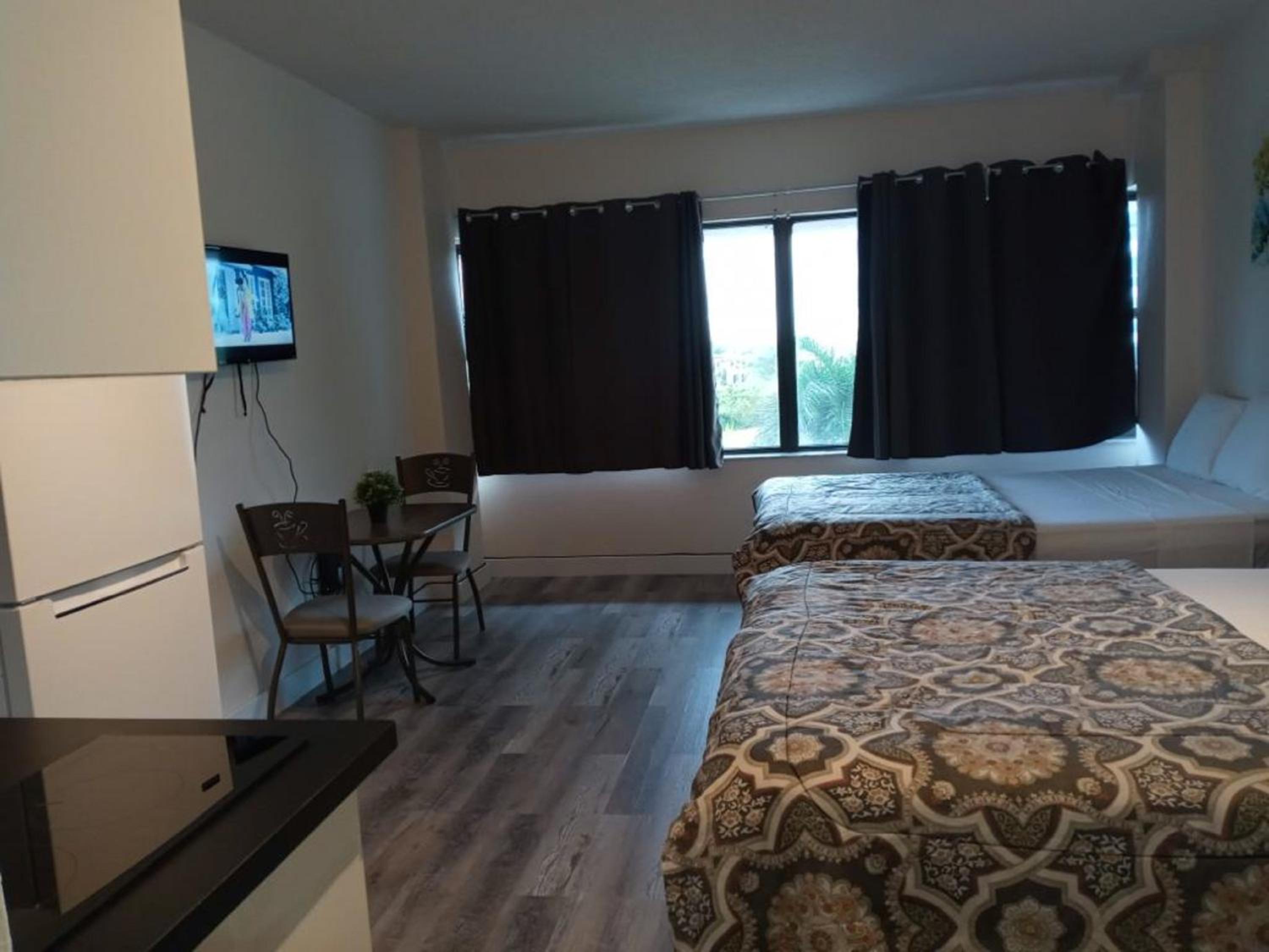Ocean Front Casablanca Studios with FULL KITCHENS & Beach access By BL Rentals