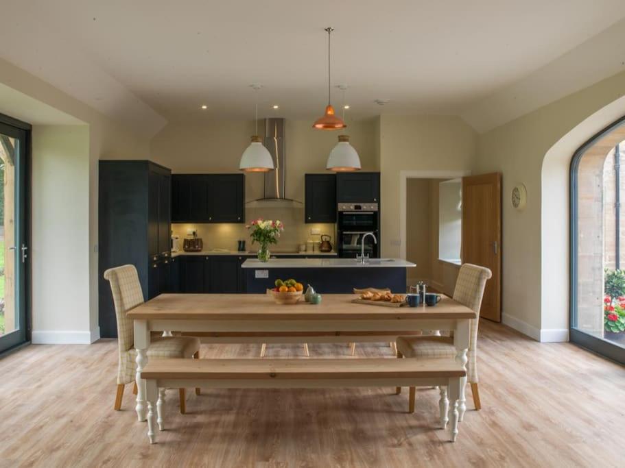 Stunning Edinburgh 1820s stables converted house view 4